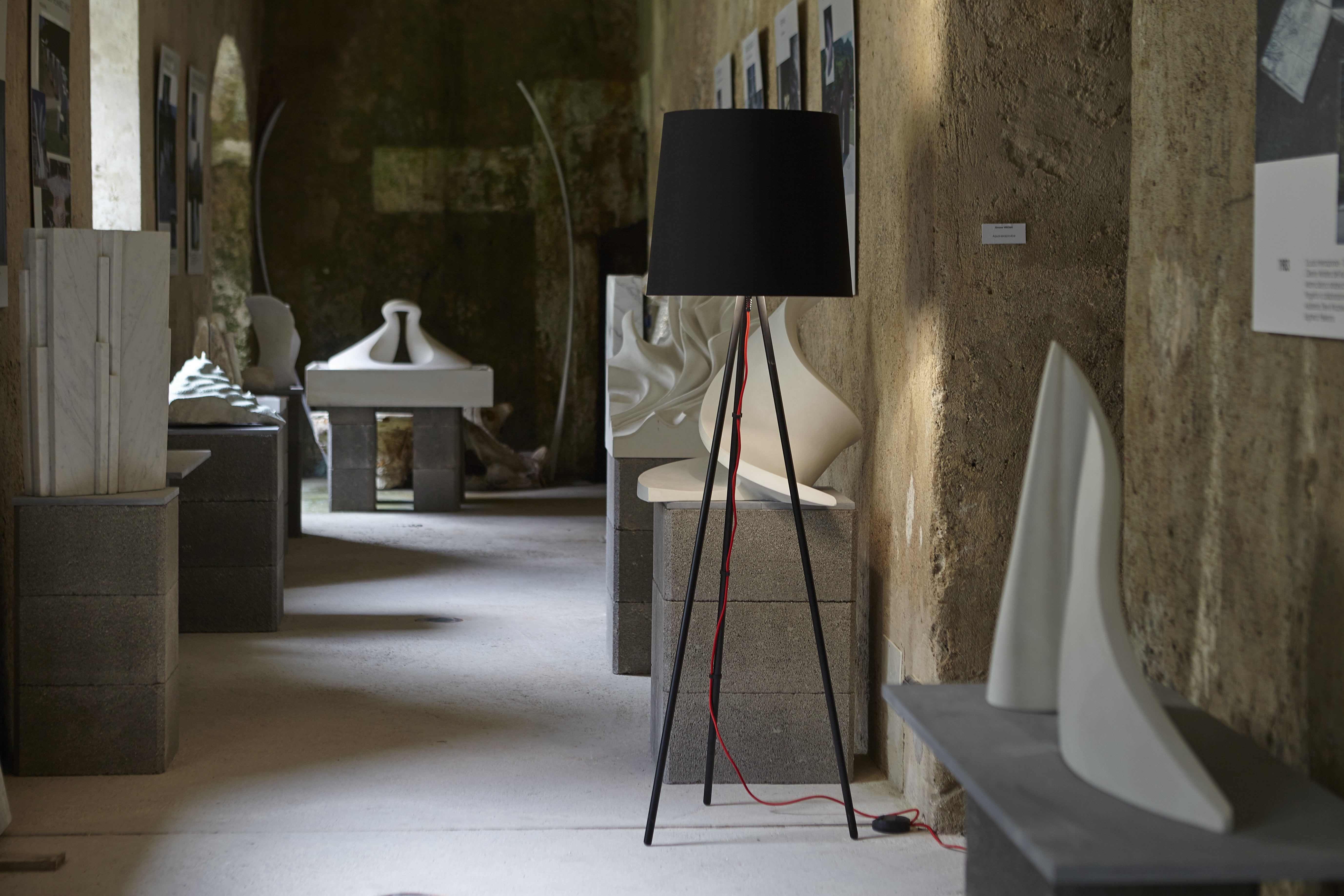 Lampa podłogowa EVA biały klosz z aluminiową podstawą