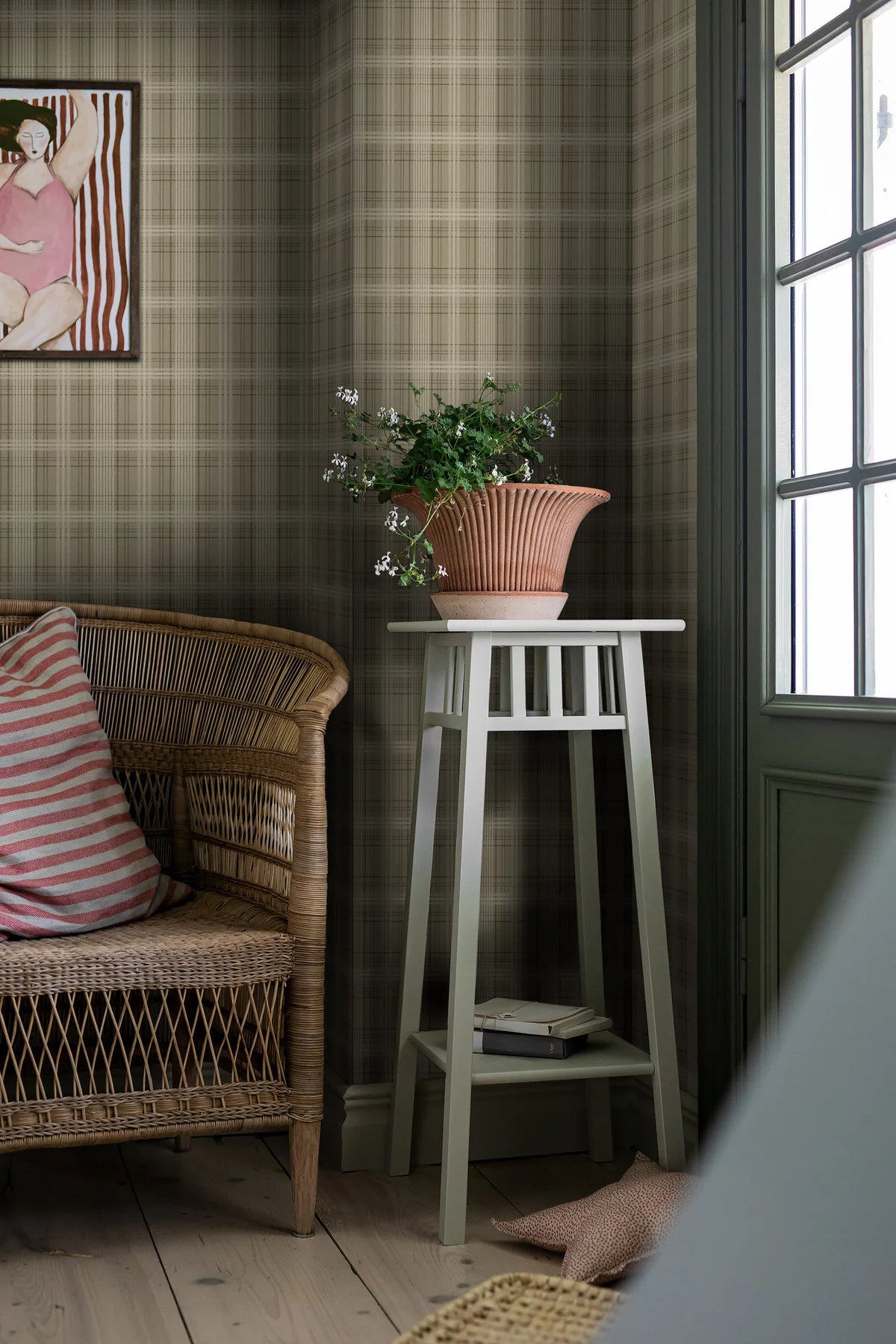 Tapeta s geometrickým vzorom v škótskej kocke TAILOR’S TWEED tlmená zelená s béžovou