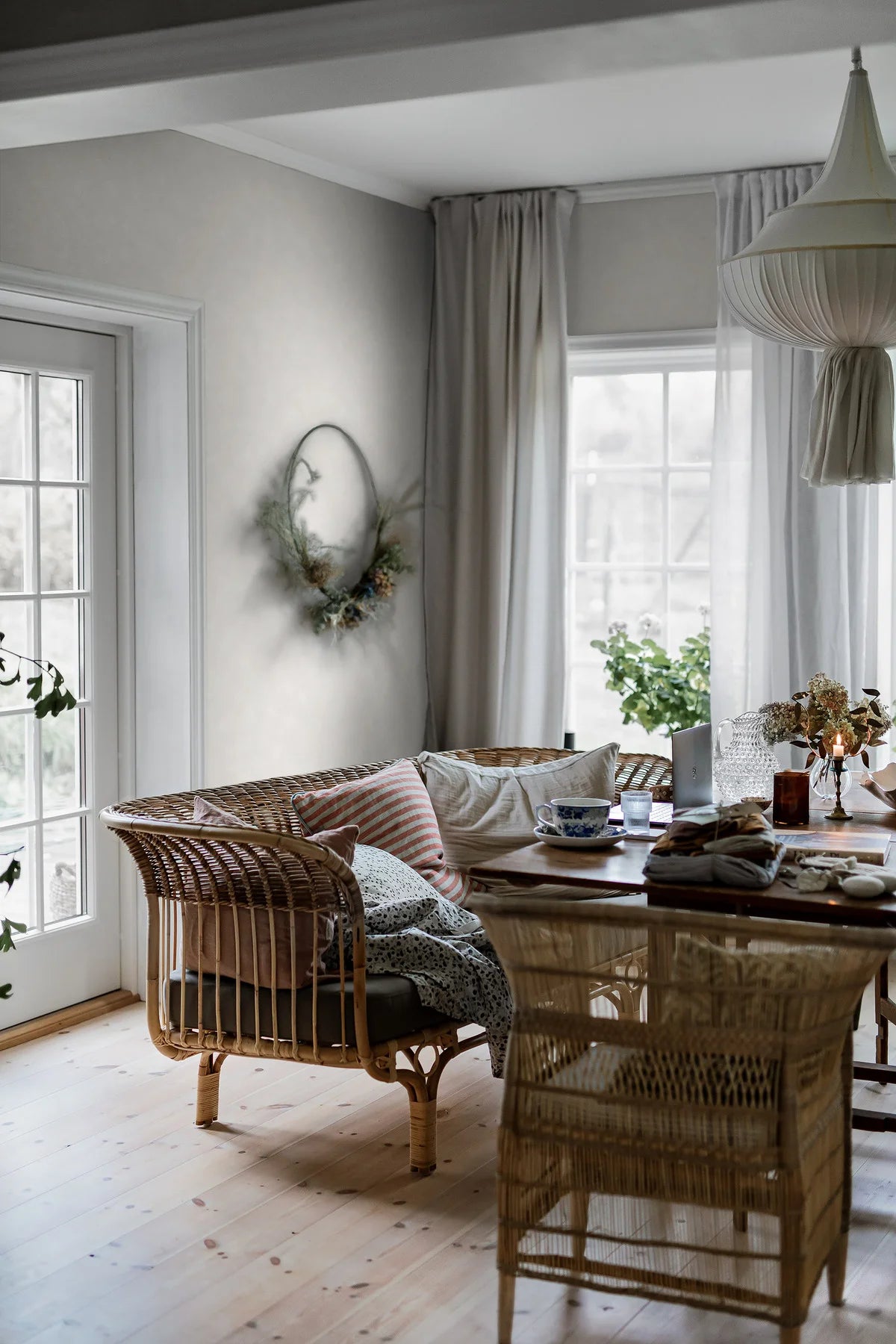 Painter's Wall White Gypsum Effect Wallpaper