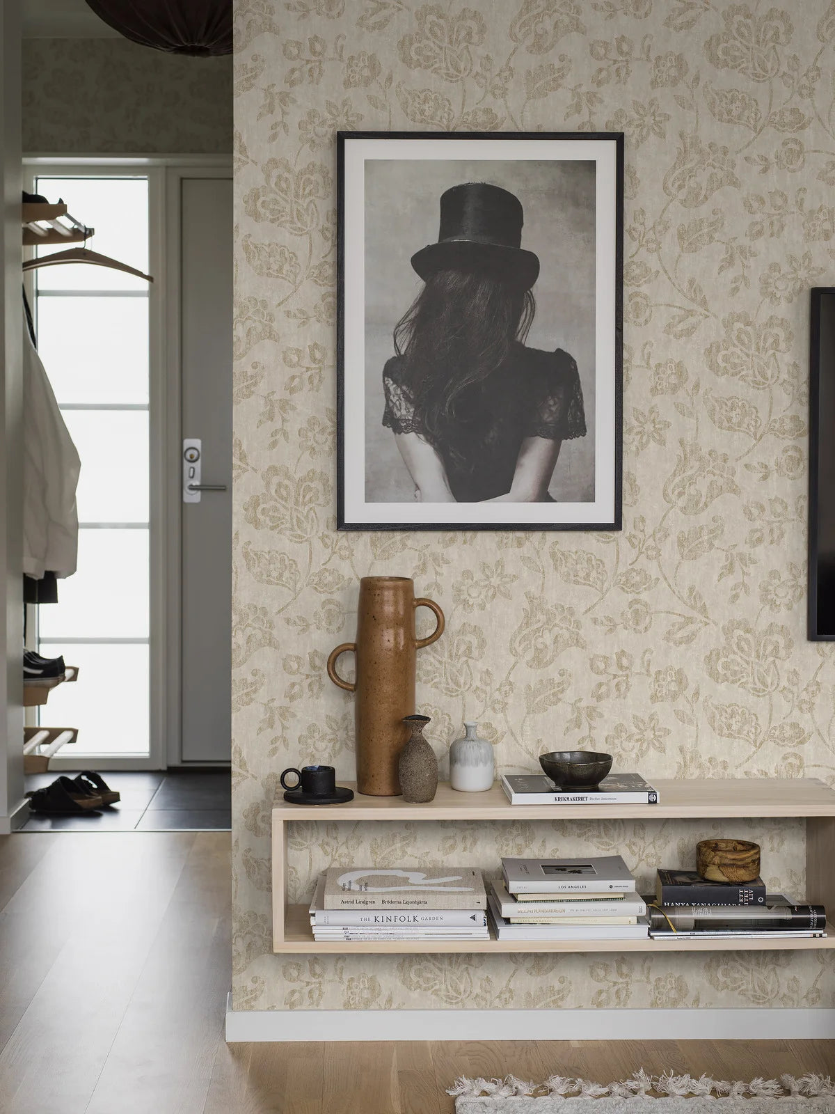 Tapeta z flizelínu s rastlinným vzorom CORNELIA béžová