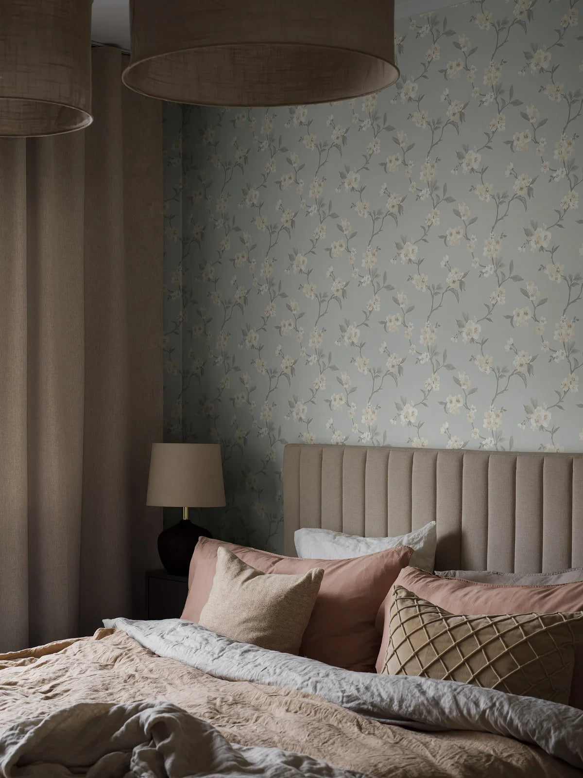 Tapeta z flizelínu s rastlinným vzorom MARIE modrá s krémovou