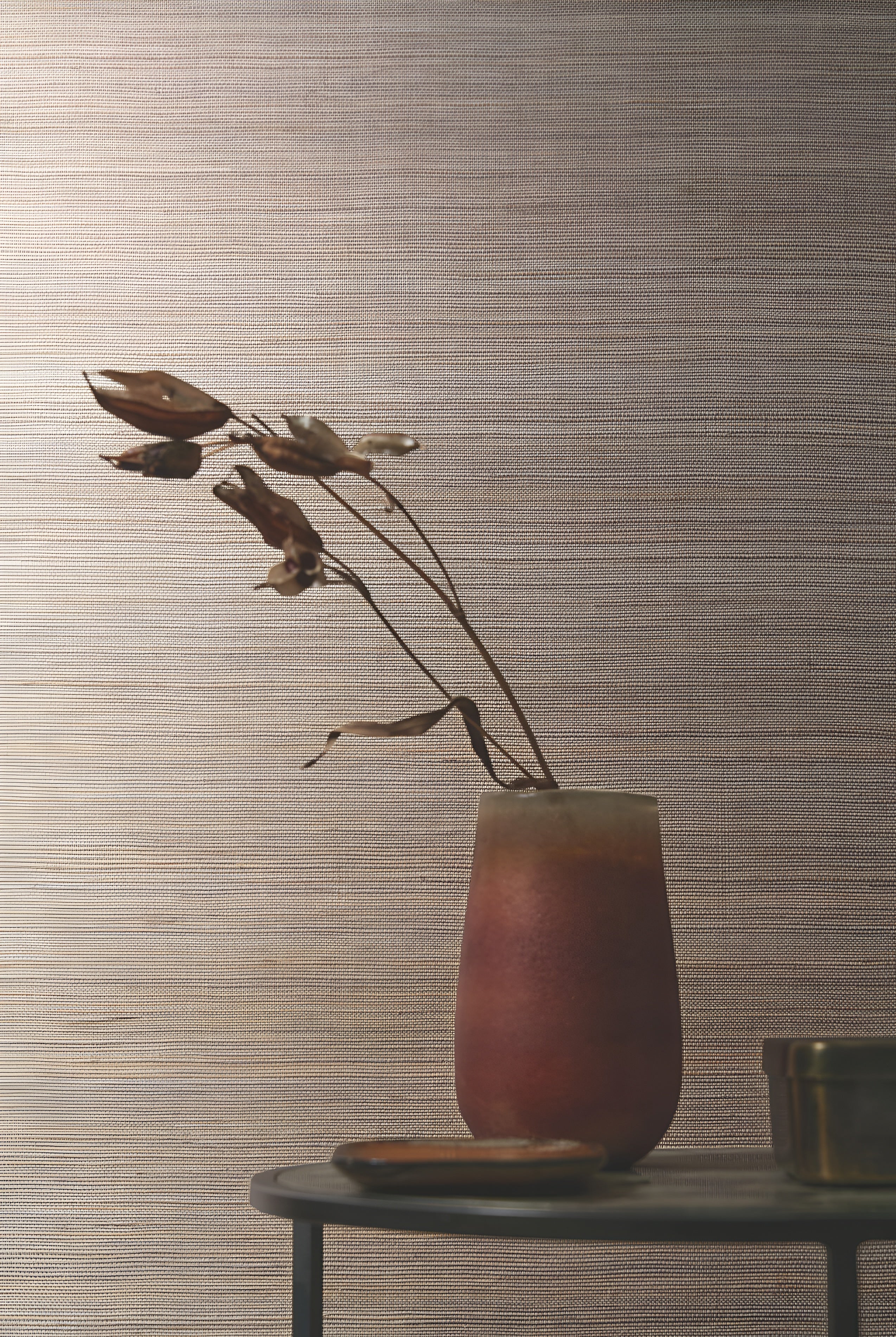 Structural plant fiber wallpaper PICTA - NOIR black with orange