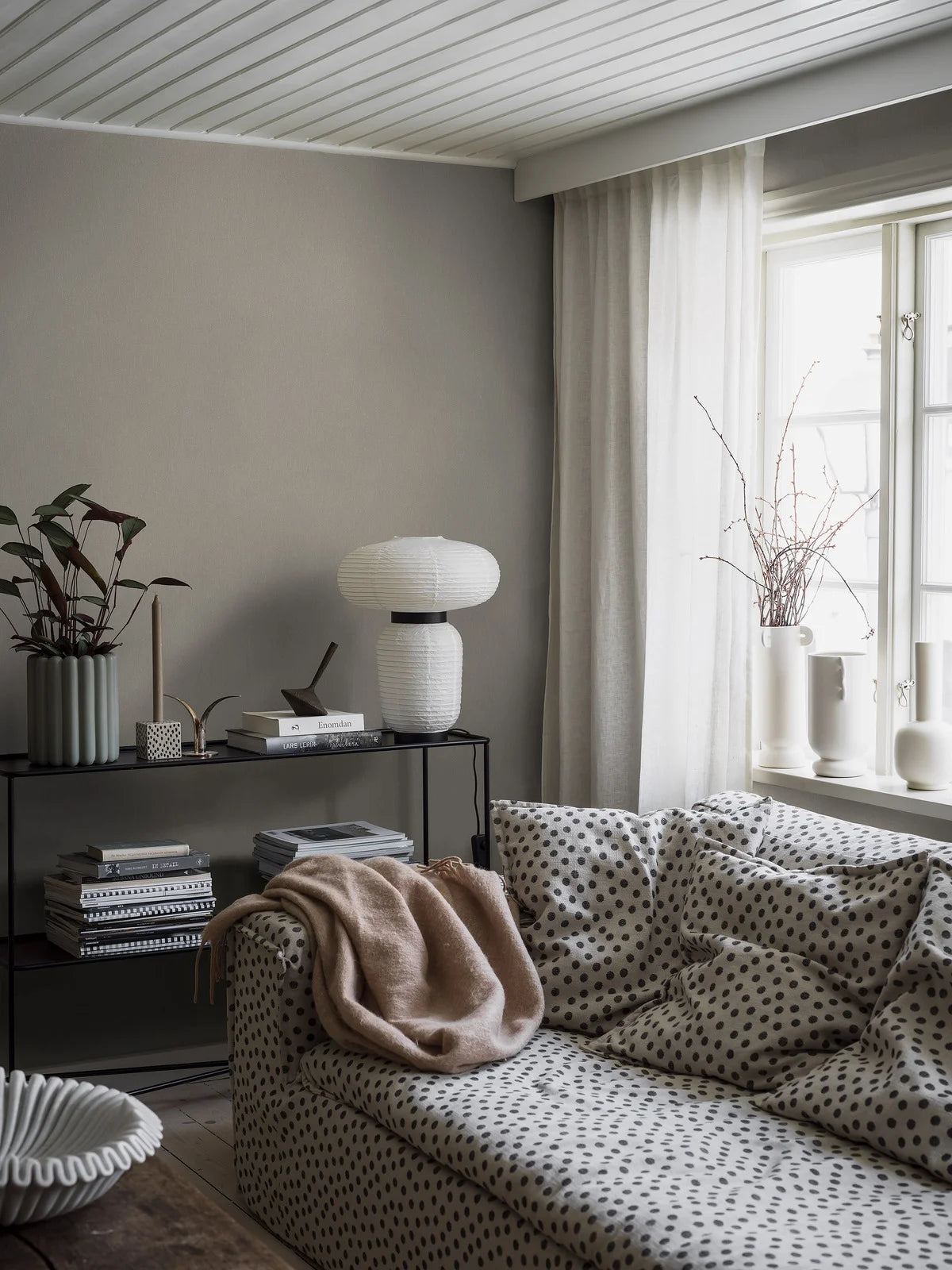 Tapeta so štruktúrou napodobňujúcou ľan LINEN - MUSCOT LINEN svetlohnedá