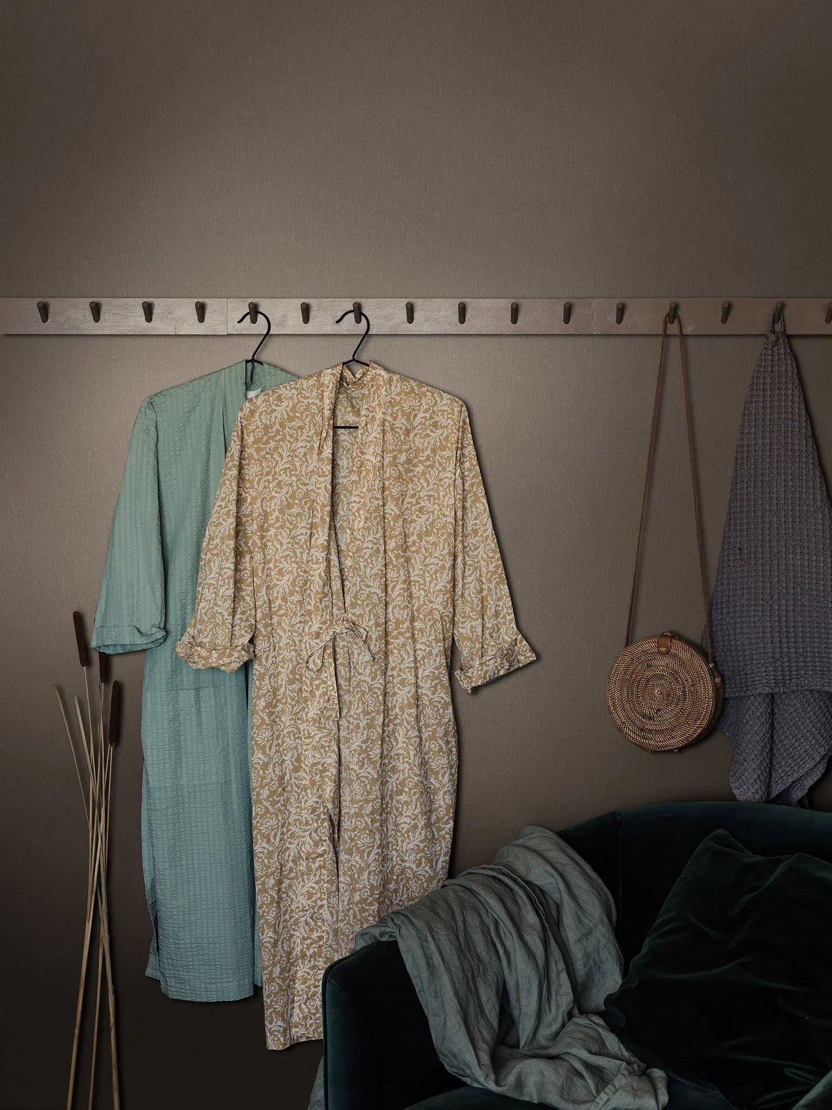 Structural wallpaper imitating linen - VINTAGE WOOD warm brown