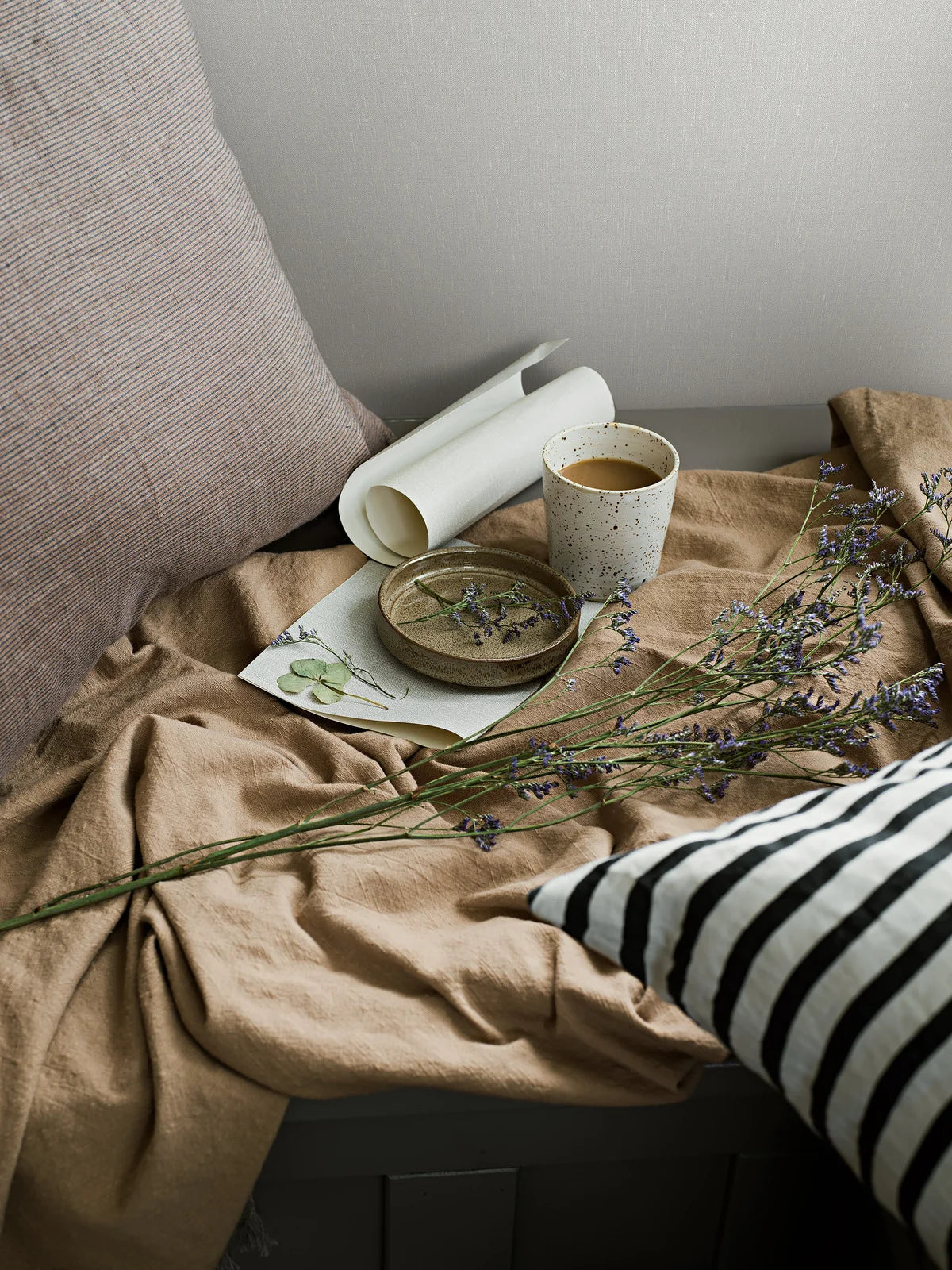 Štruktúrna tapeta napodobňujúca ľan LINEN - ŠVÉDSKA ŠEDÁ