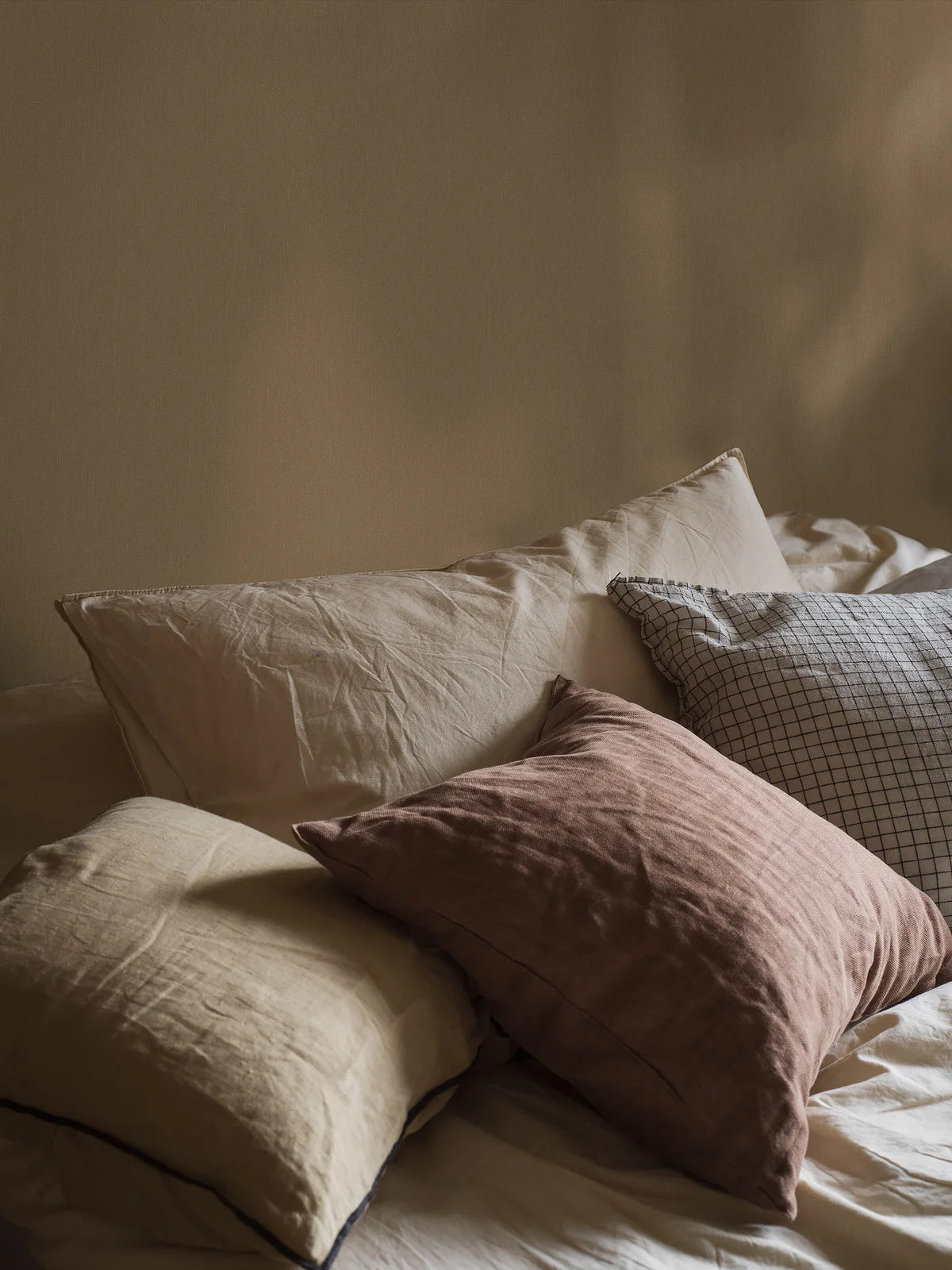 Tapeta so štruktúrou imitujúcou ľan LINEN - OAT svetlo béžová