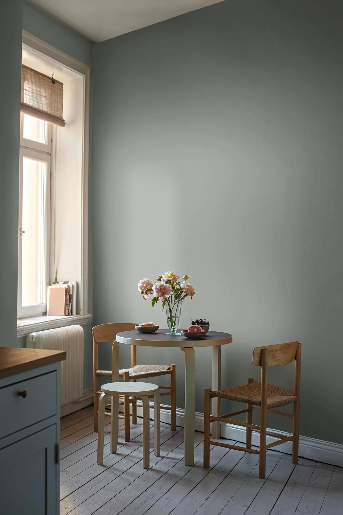 Structural wallpaper resembling linen LINEN - SOFT JADE gray-green