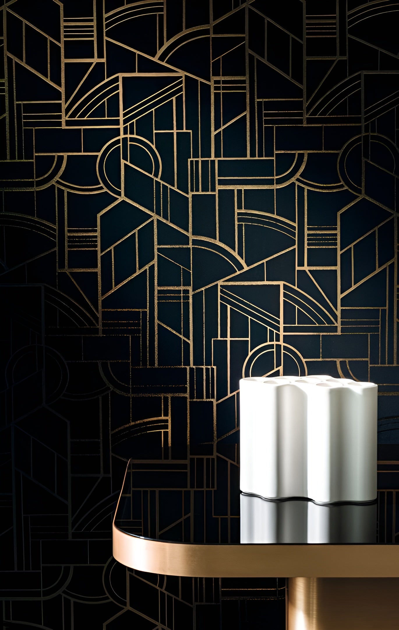 Metallic textile wallpaper with an Art Deco geometric pattern REIMS - AMBRE golden with white
