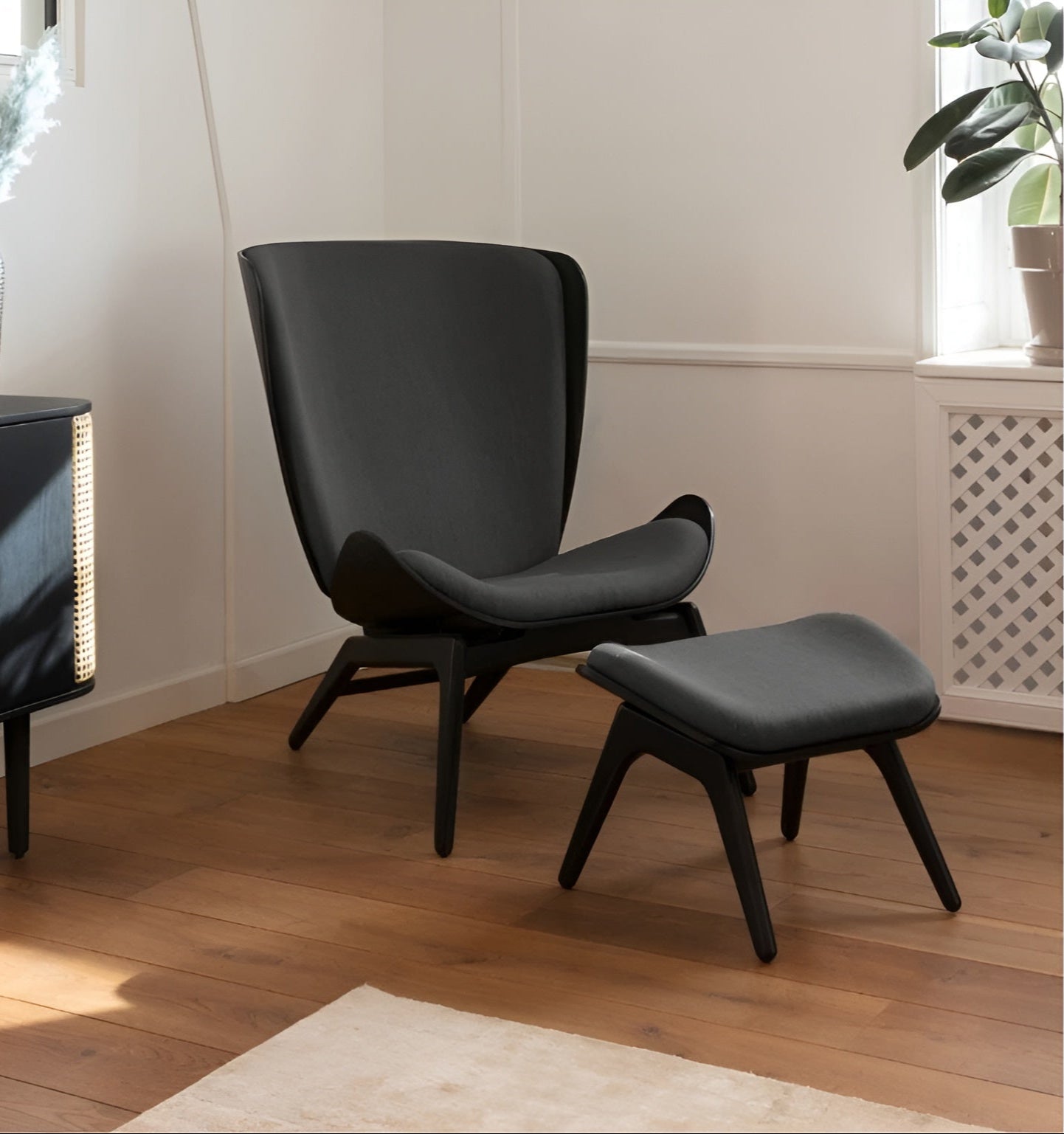 READER footrest black leather with black base