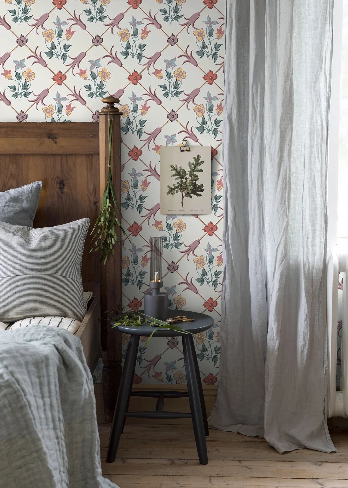 Non-woven paper wallpaper with a botanical pattern TESSIN white with lavender and green