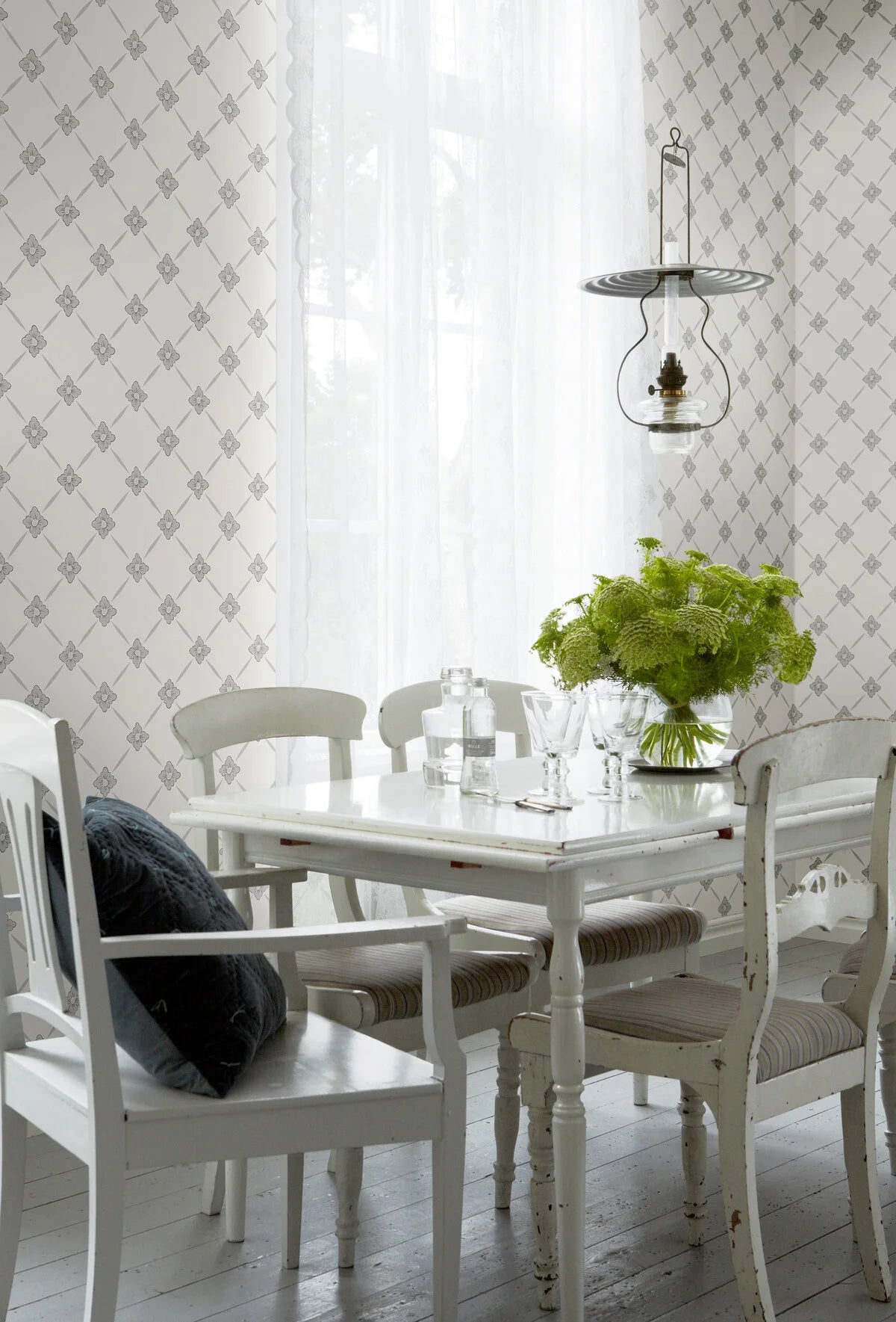 Non-woven paper wallpaper with a botanical pattern LINNÉ warm white with gray-beige