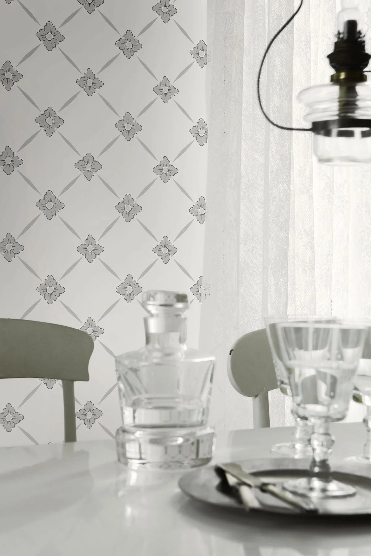 Non-woven paper wallpaper with a botanical pattern LINNÉ warm white with gray-beige