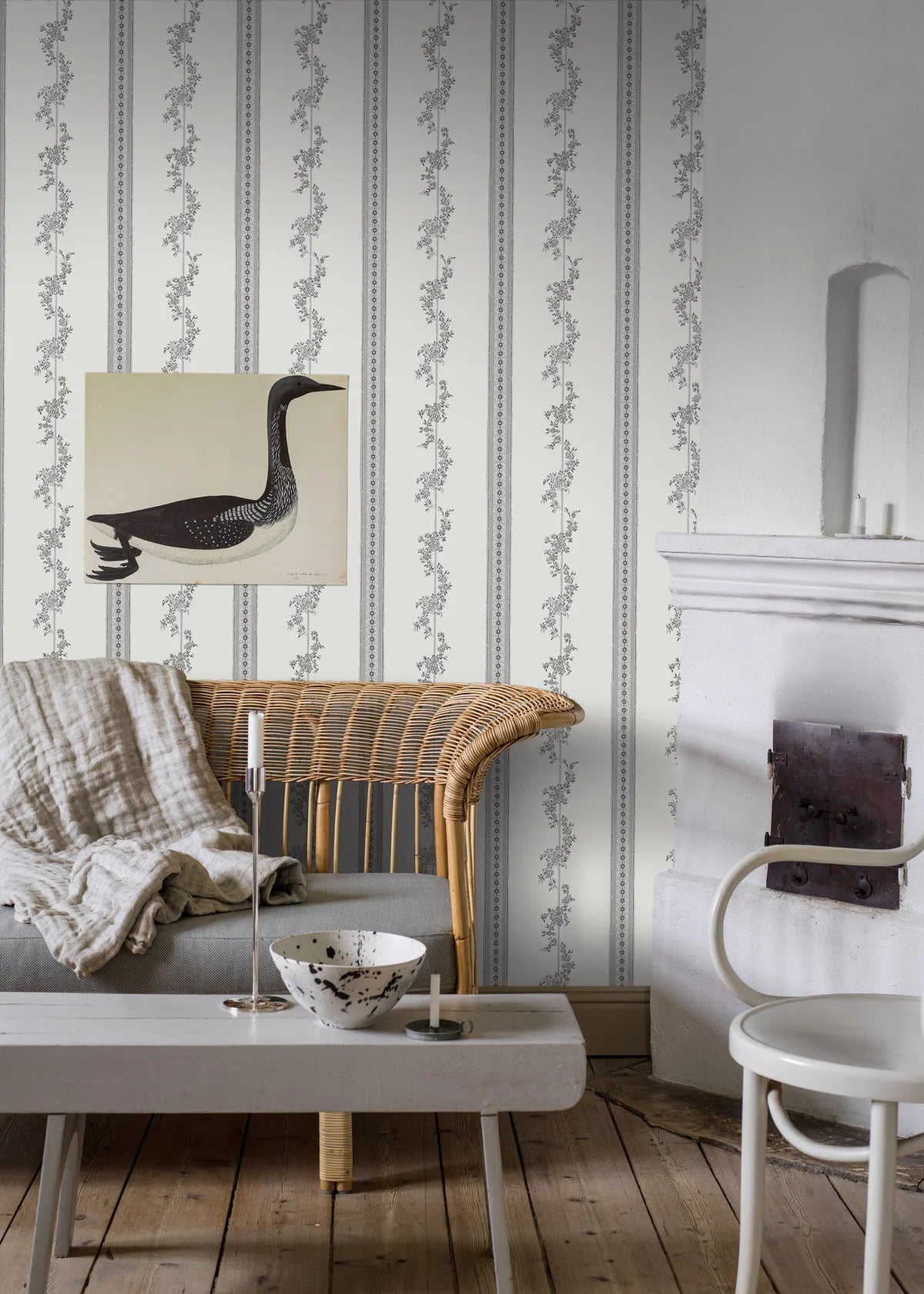 Non-woven paper wallpaper with a botanical pattern DROTTNINGHOLM gray with white