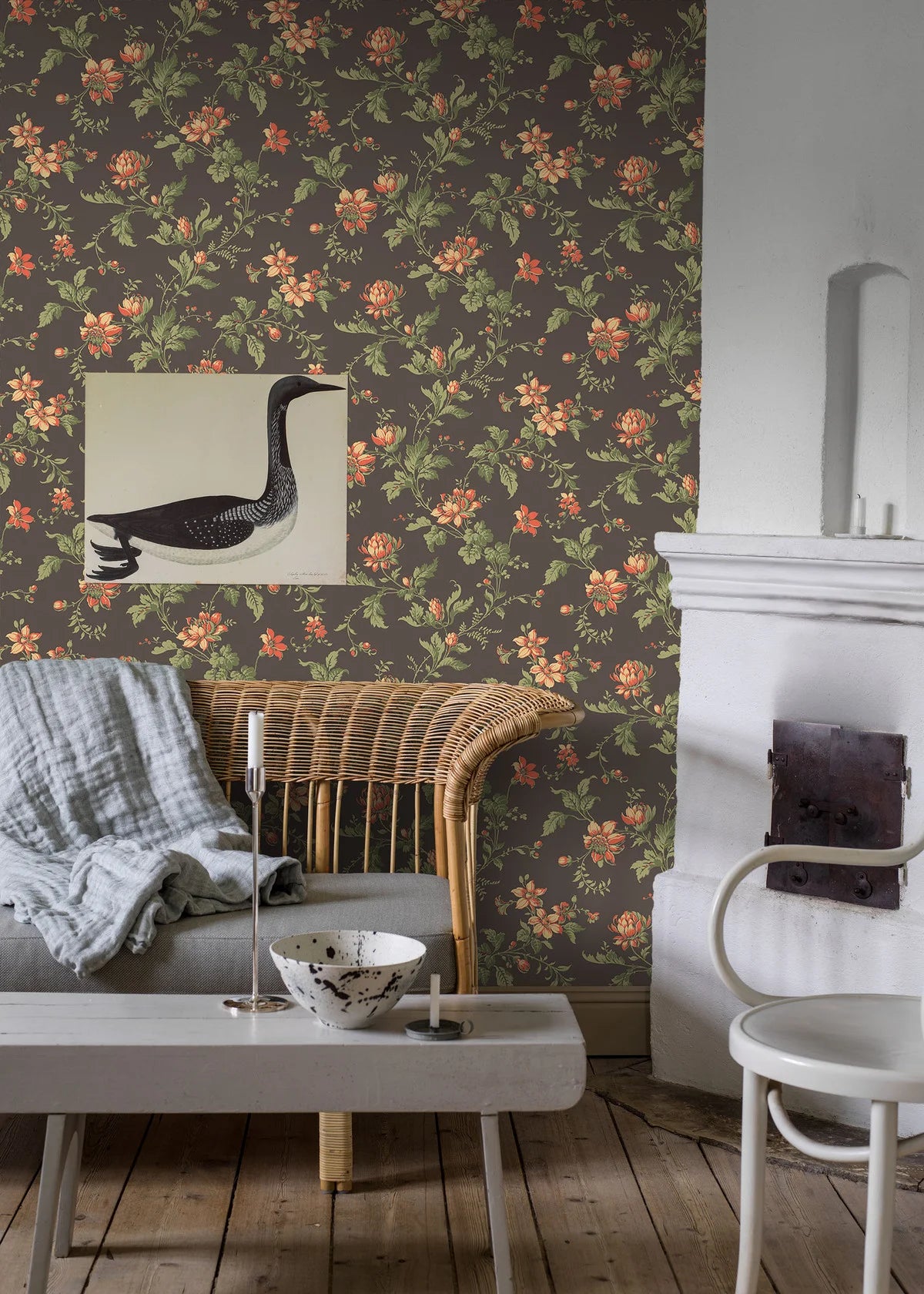 Papierová flizelínová tapeta s rastlinným vzorom BLOMSLINGA hnedá