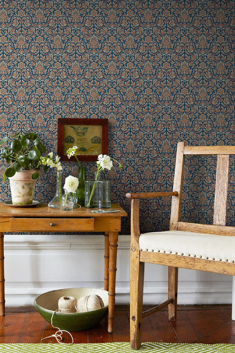 Papierová flizelínová tapeta s rastlinným vzorom FOGLAVIK hnedá s modrou