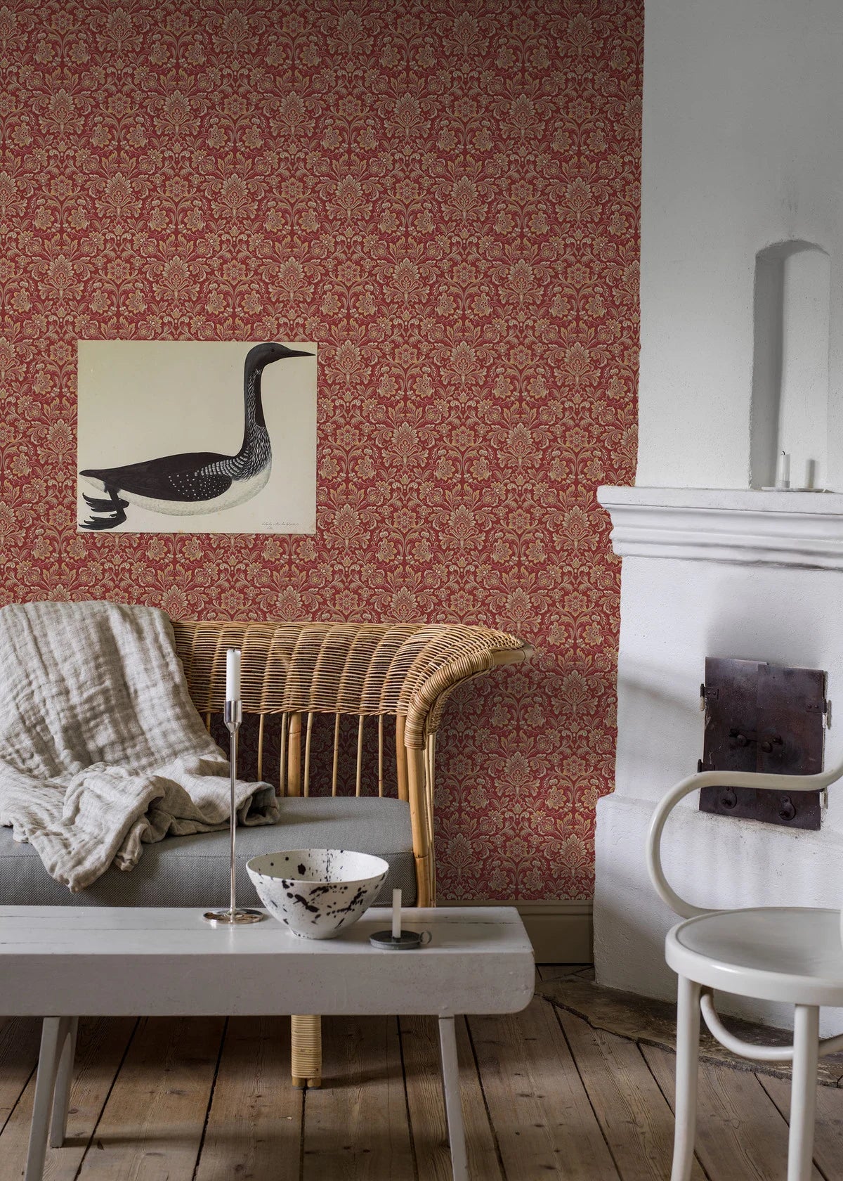 Papierová flizelínová tapeta s rastlinným vzorom FOGLAVIK bordová so zlatou