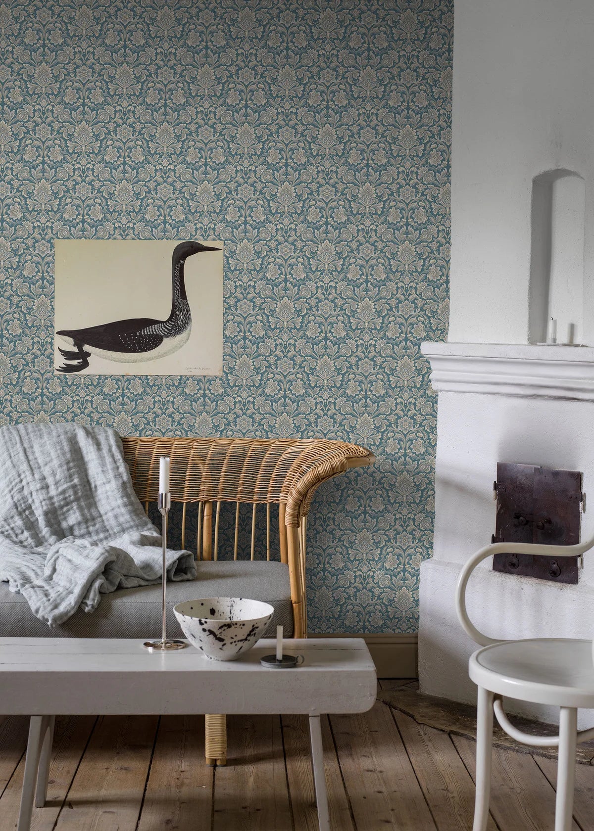 Papierová flizelínová tapeta s rastlinným vzorom FOGLAVIK modrá s krémovou