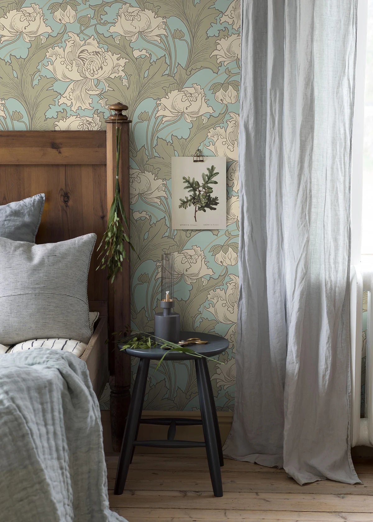 Papierová flizelínová tapeta s rastlinným vzorom SIRI krémová s tyrkysovou