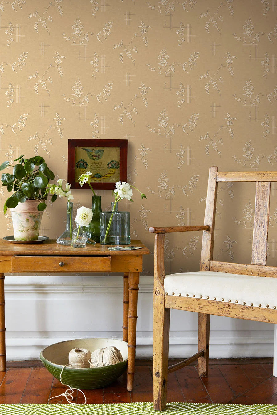 Papierová flizelínová tapeta s rastlinným vzorom ULRICEHAMN žltá