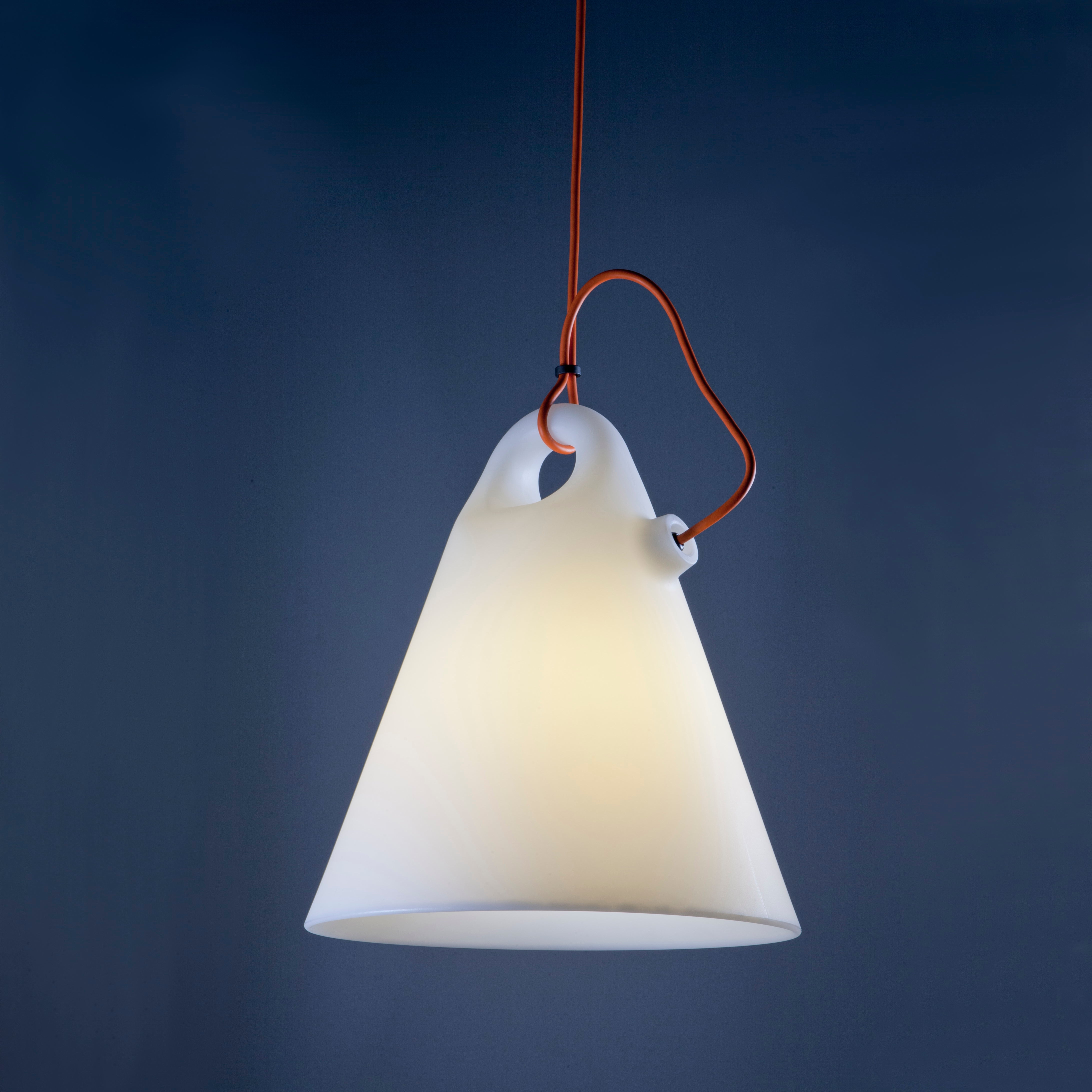 Závesná vonkajšia lampa TRILLY biela