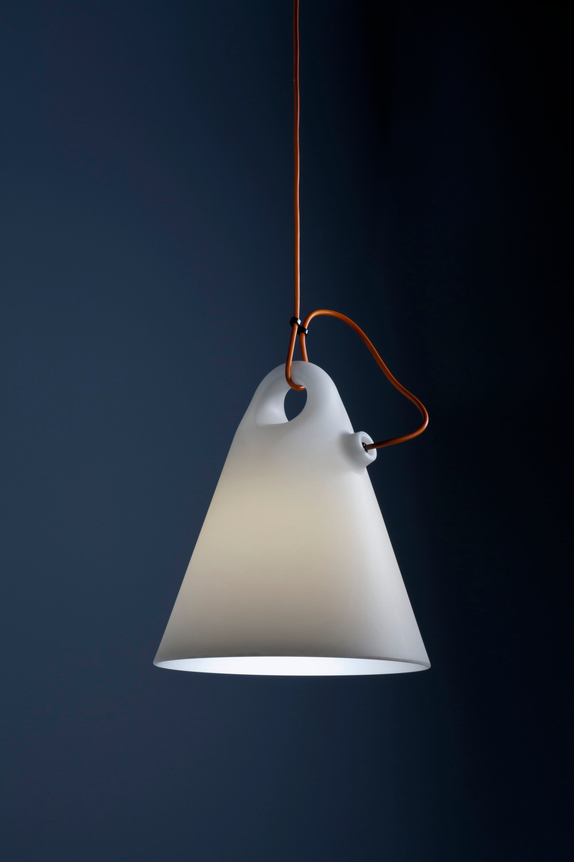 Závesná vonkajšia lampa TRILLY biela