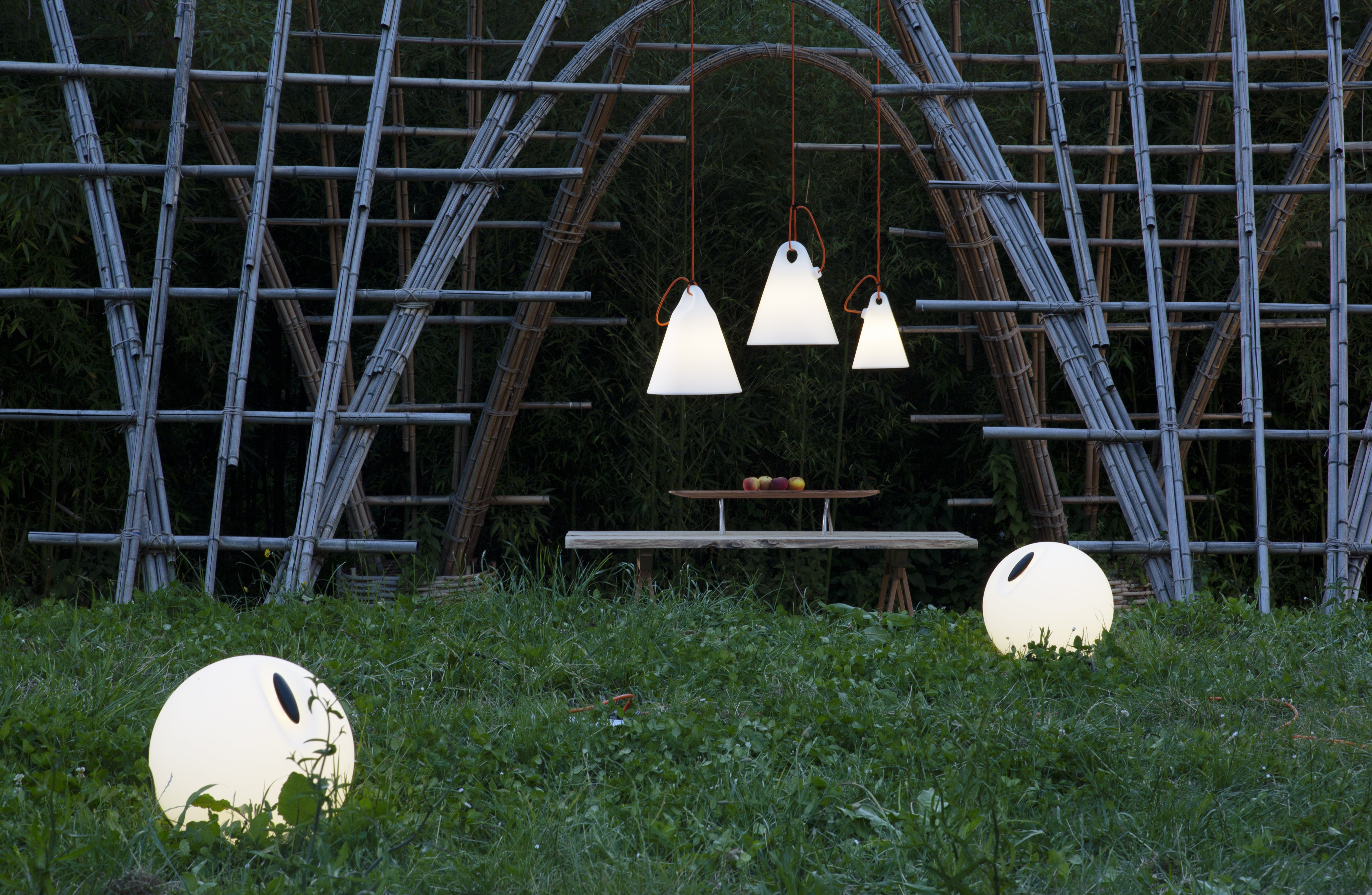 Závesná vonkajšia lampa TRILLY biela