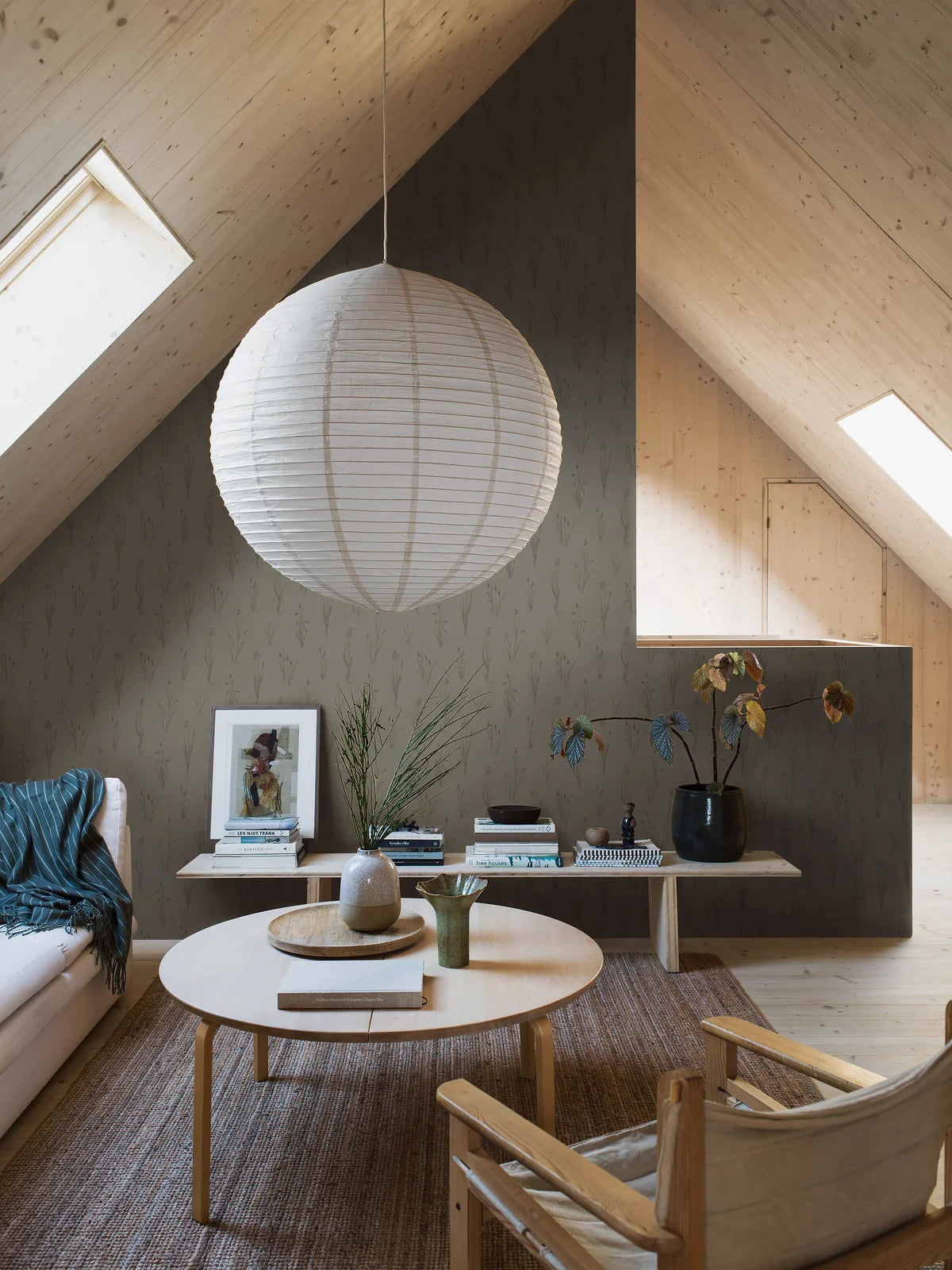 MOORLAND Dark Gray Floral Pattern Wallpaper