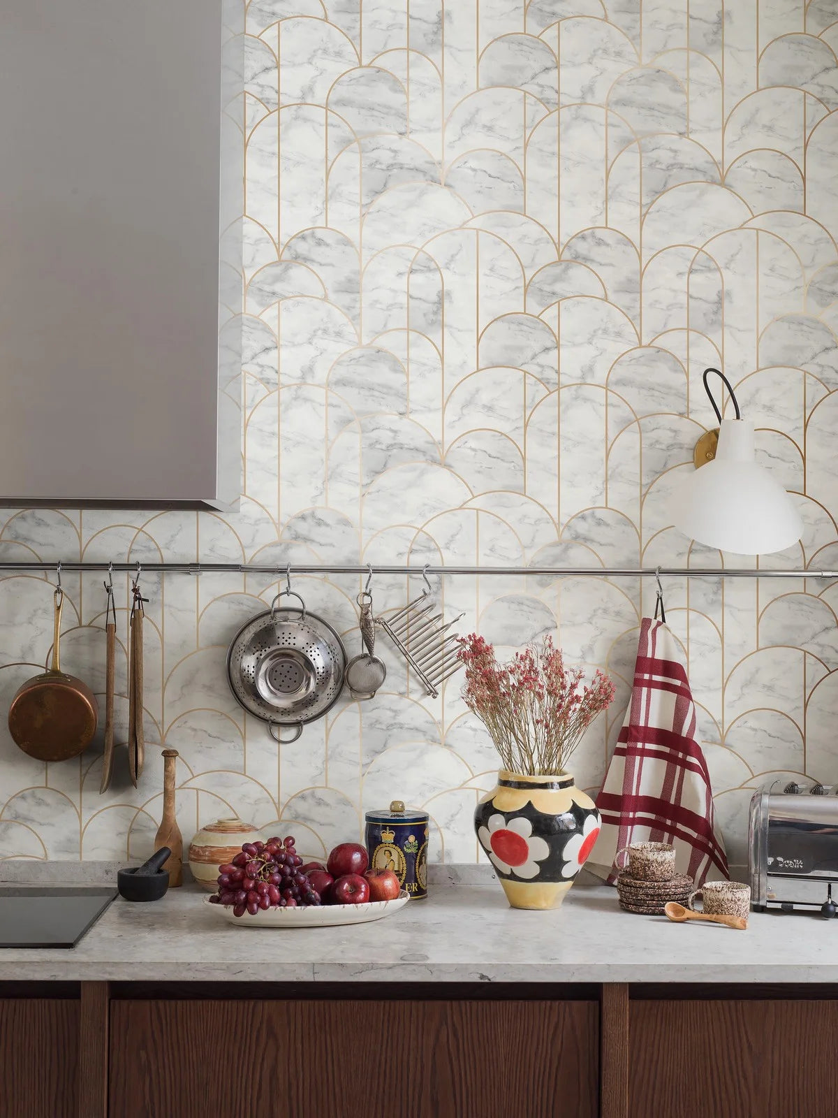 Paper non-woven wallpaper mimicking marble ARCH white with gold
