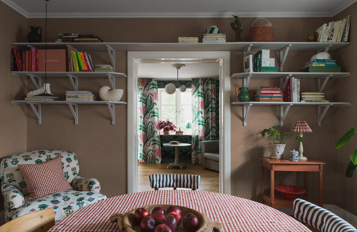 Tapeta s geometrickým vzorom LOVE terakota