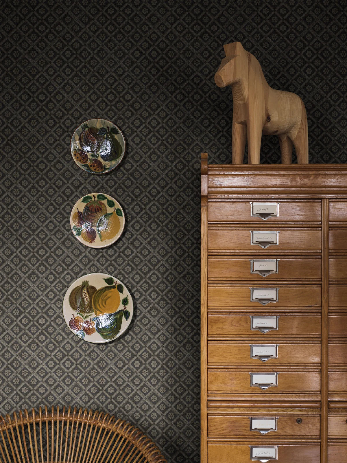 Tapeta s geometrickým vzorom LOVE hnedá