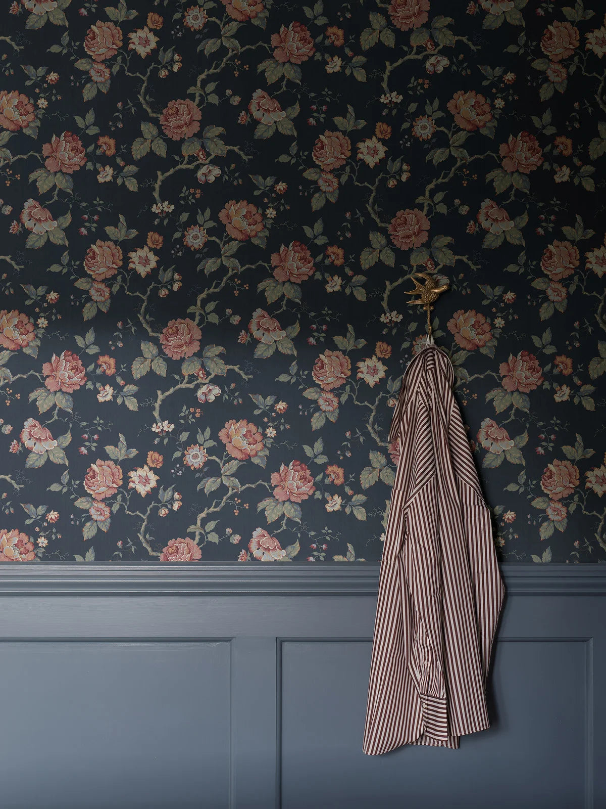 ROSENTRAD navy blue botanical motif wallpaper