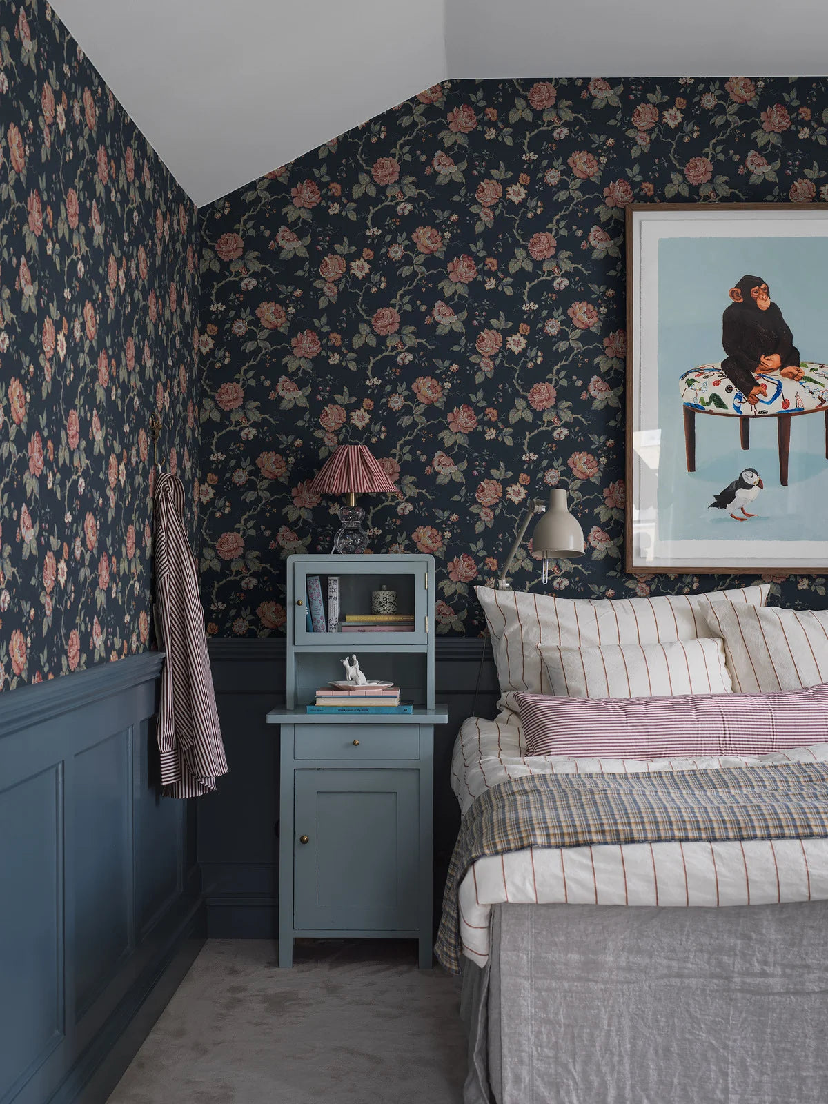 ROSENTRAD navy blue botanical motif wallpaper