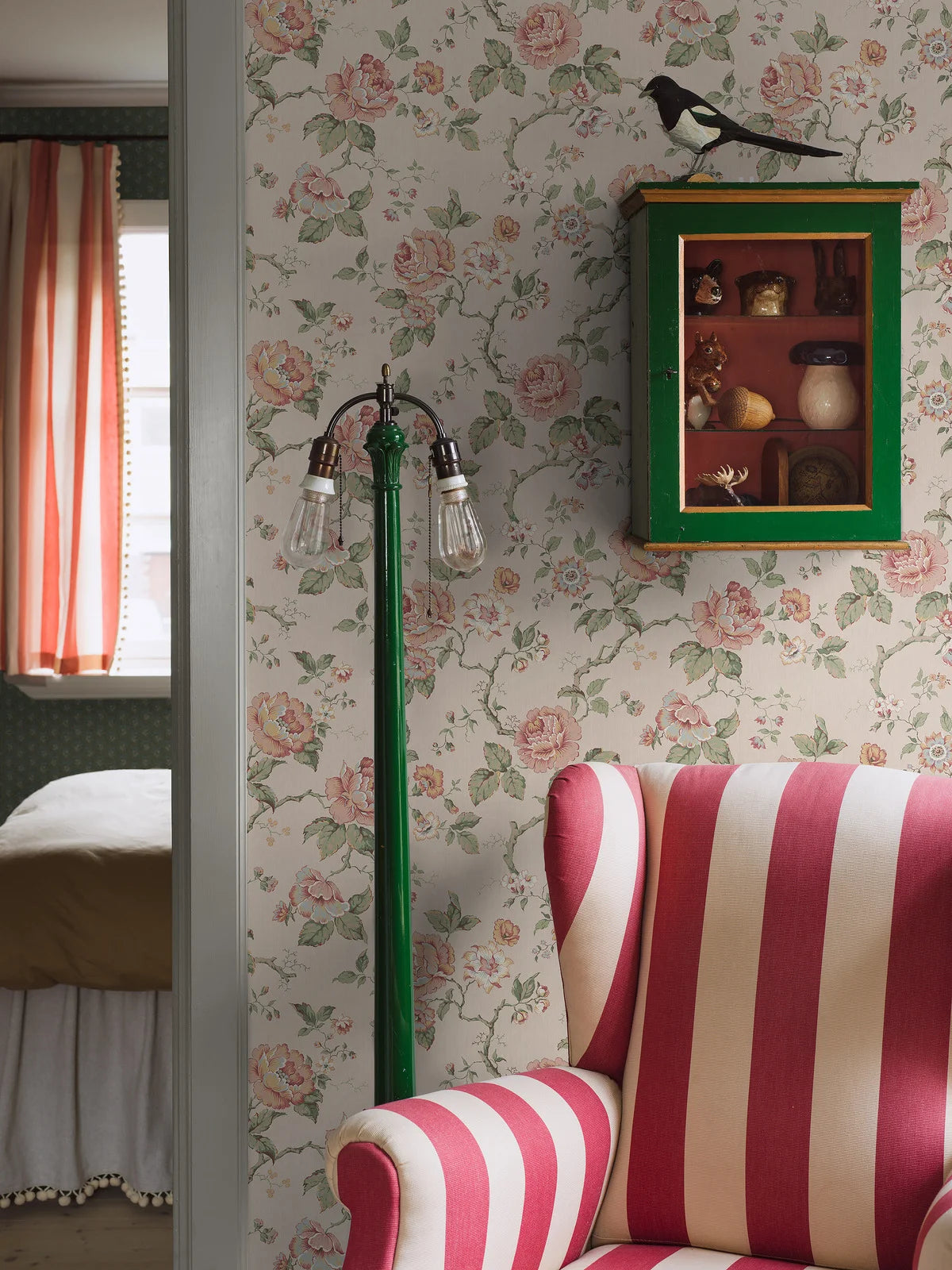 Tapeta s rastlinným motívom ROSENTRAD béžová