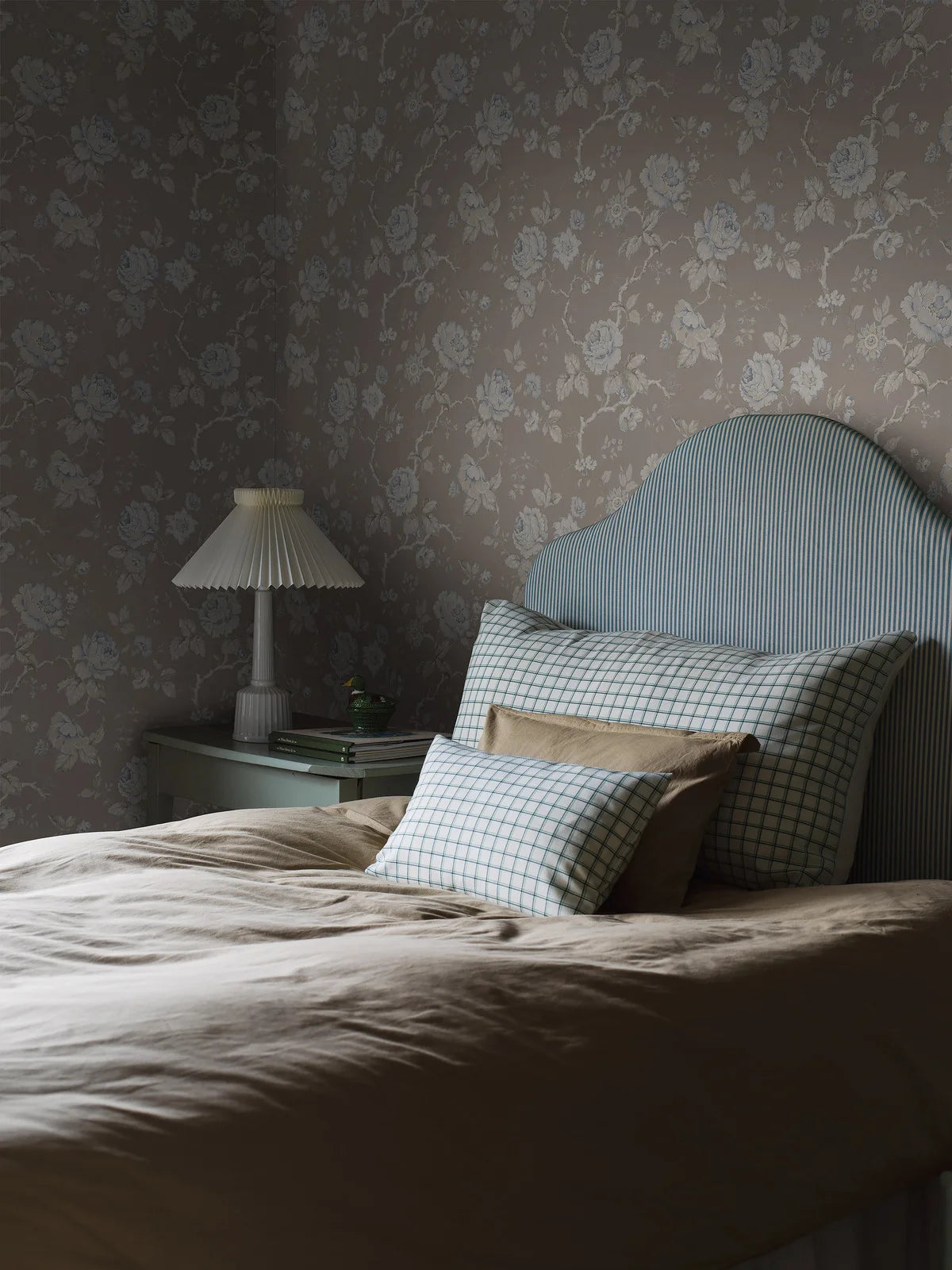 Tapeta s rastlinným motívom ROSENTRAD svetlohnedá