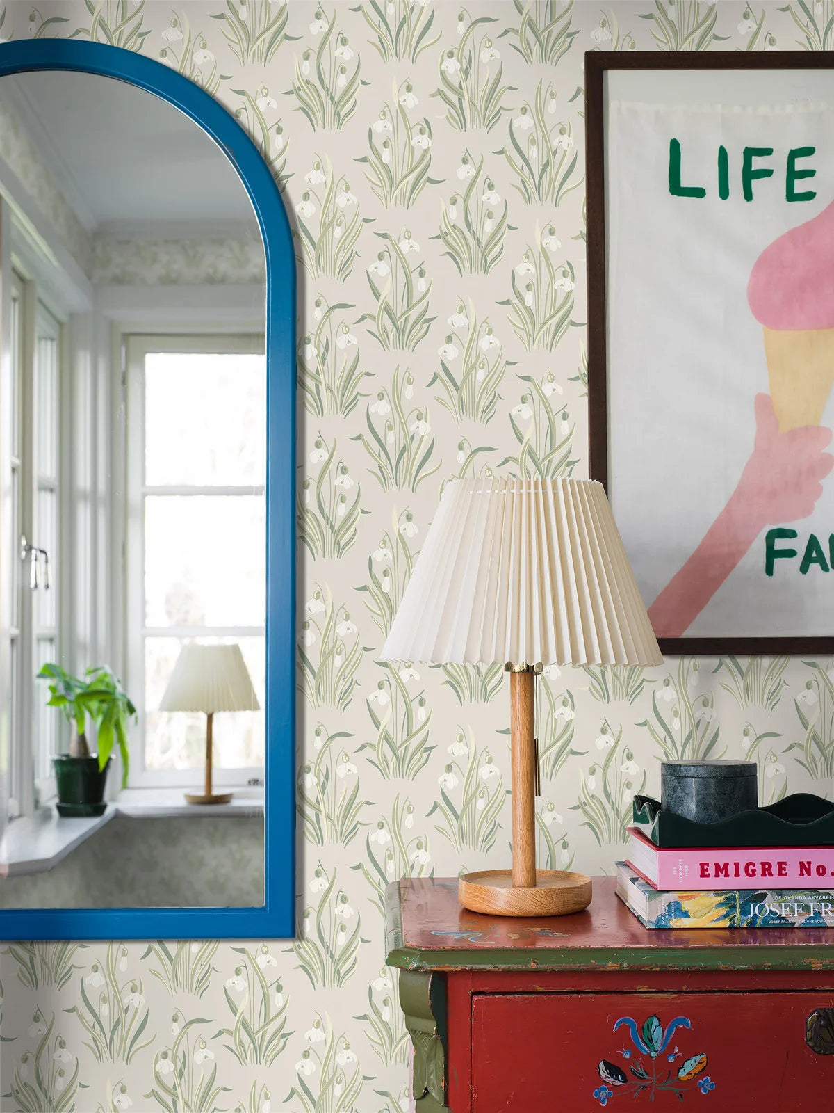 Tapeta s rastlinným motívom kvetov SNODROPPE béžová so zelenou