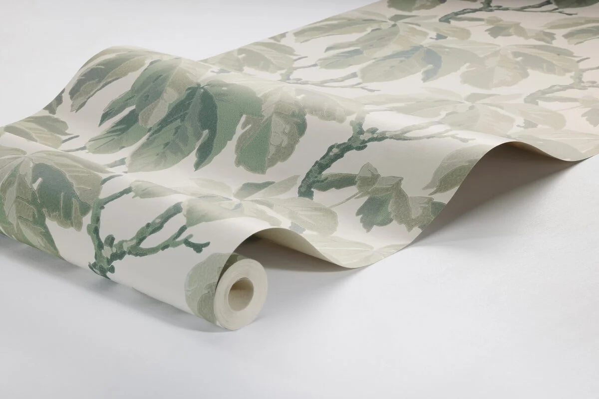 Cream wallpaper with a leafy plant motif KASTANJI in green
