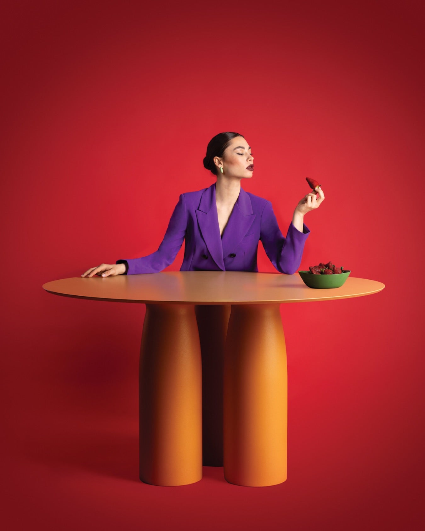 Round Table TOTO HPL Laminate Mustard