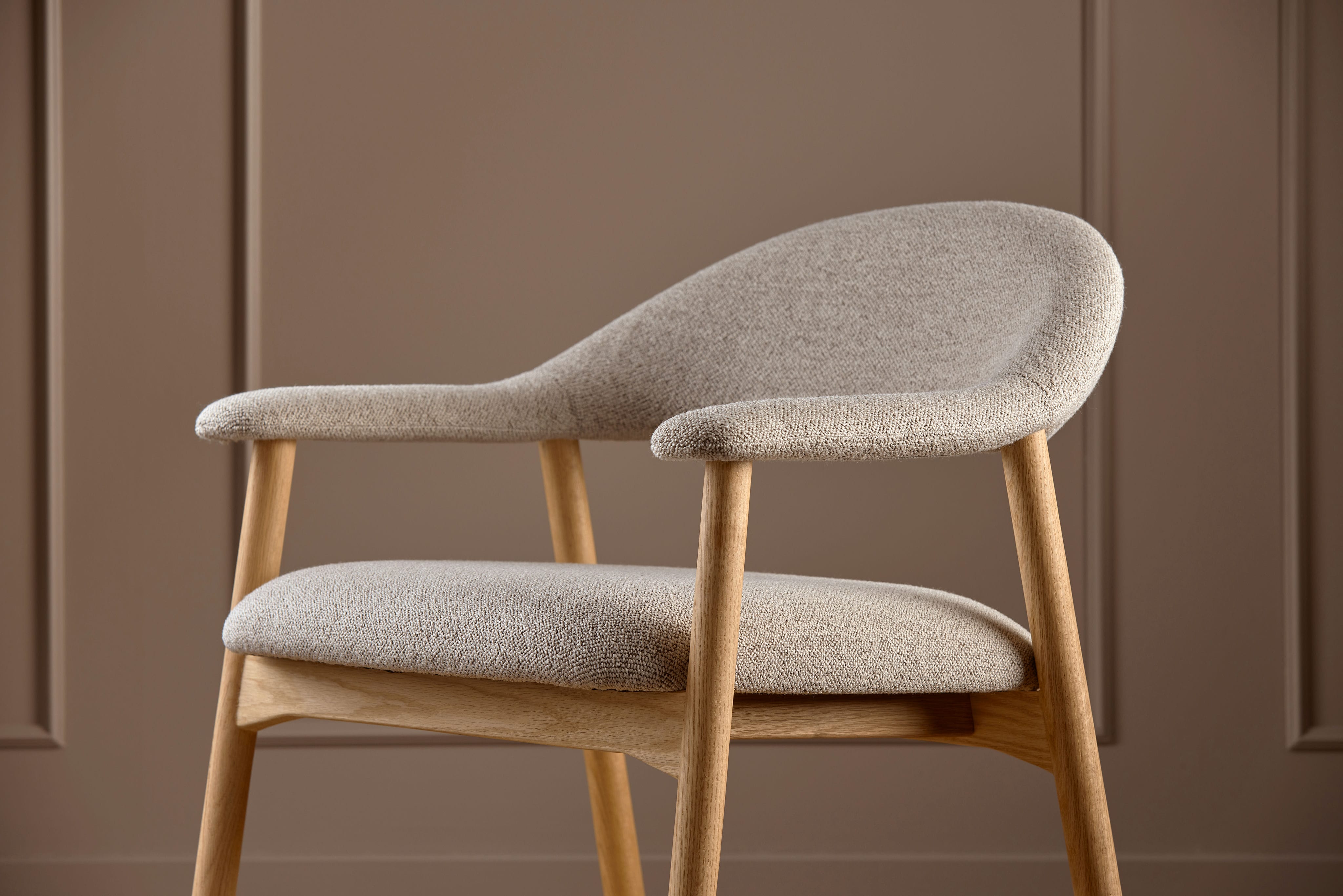 Addi beige armchair with an oak base