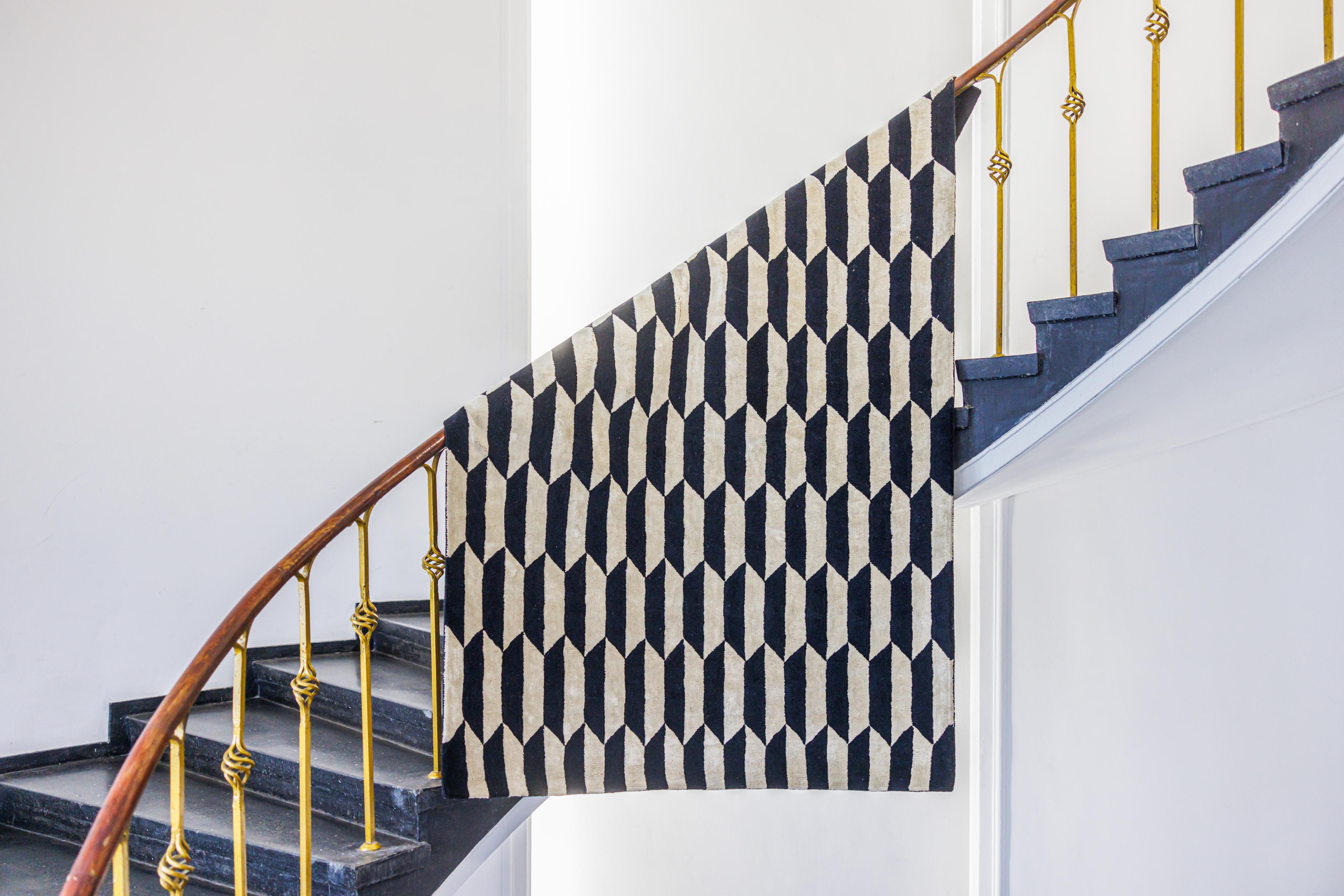 NOBLE cream rug with black