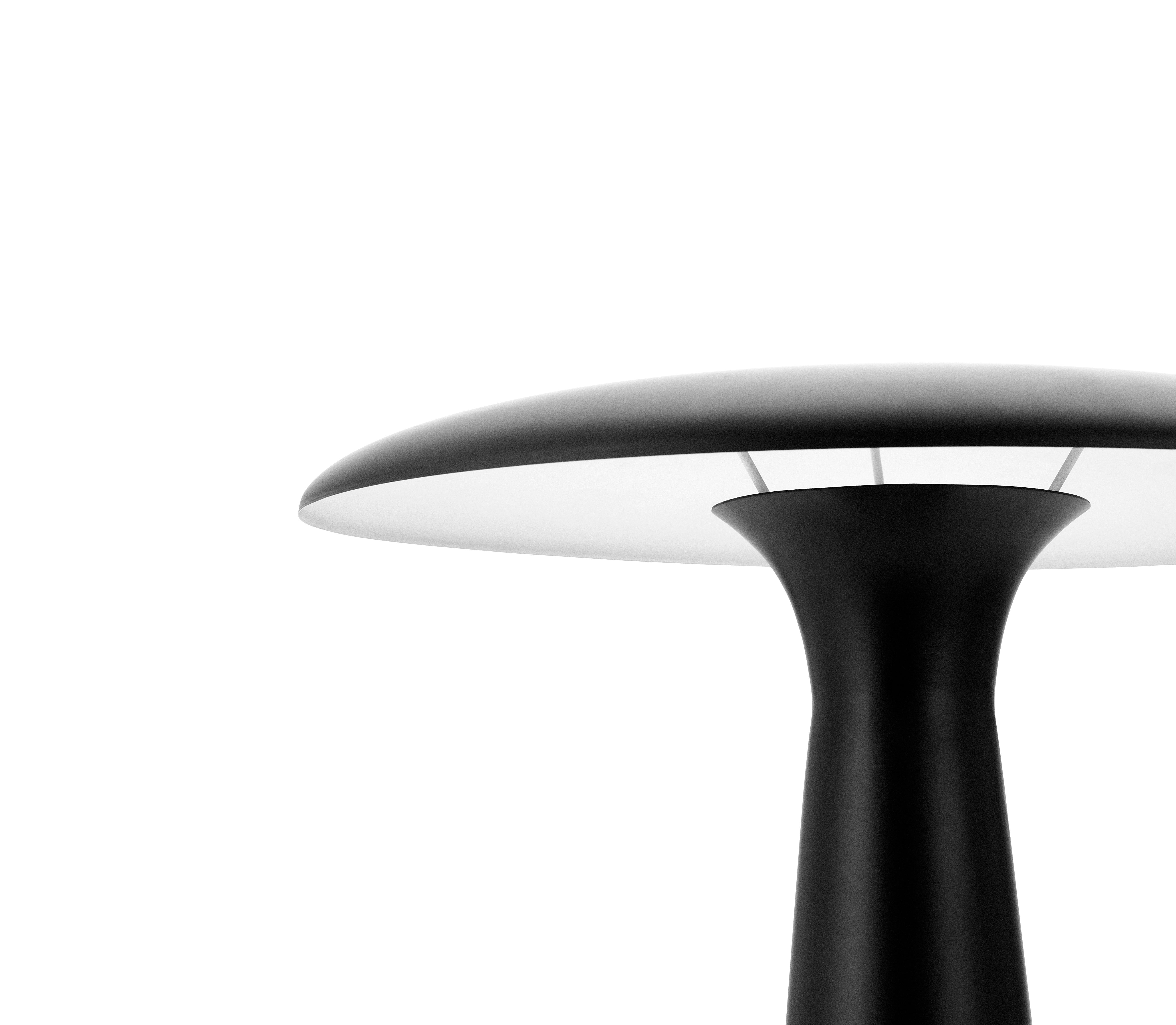 SHELTER black table lamp