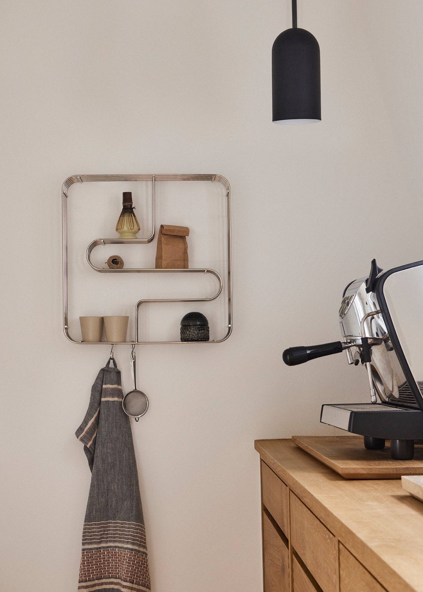 Nástenný regál CURVA strieborný