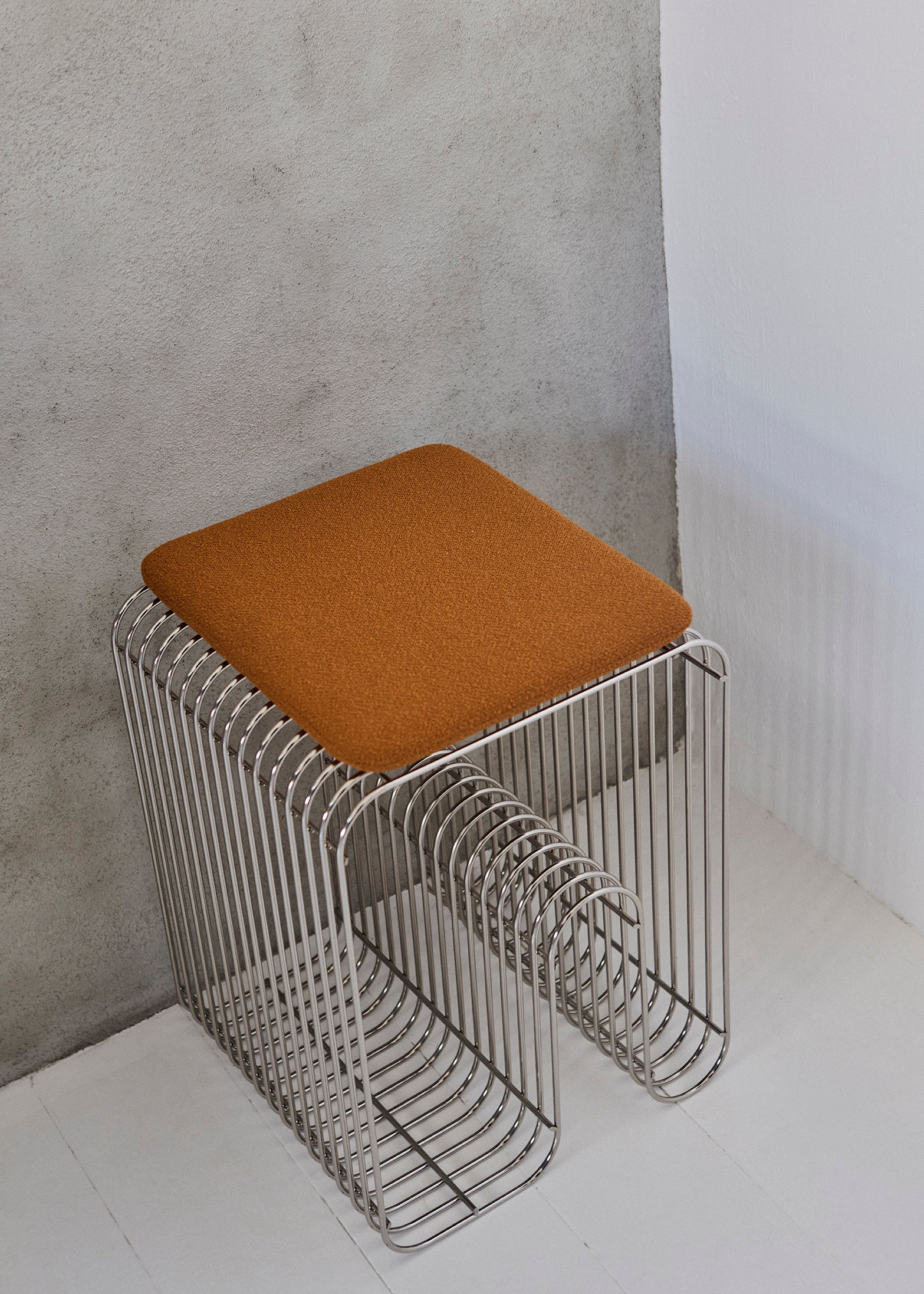 Sedačkový vankúš CURVA hnedý bouclé