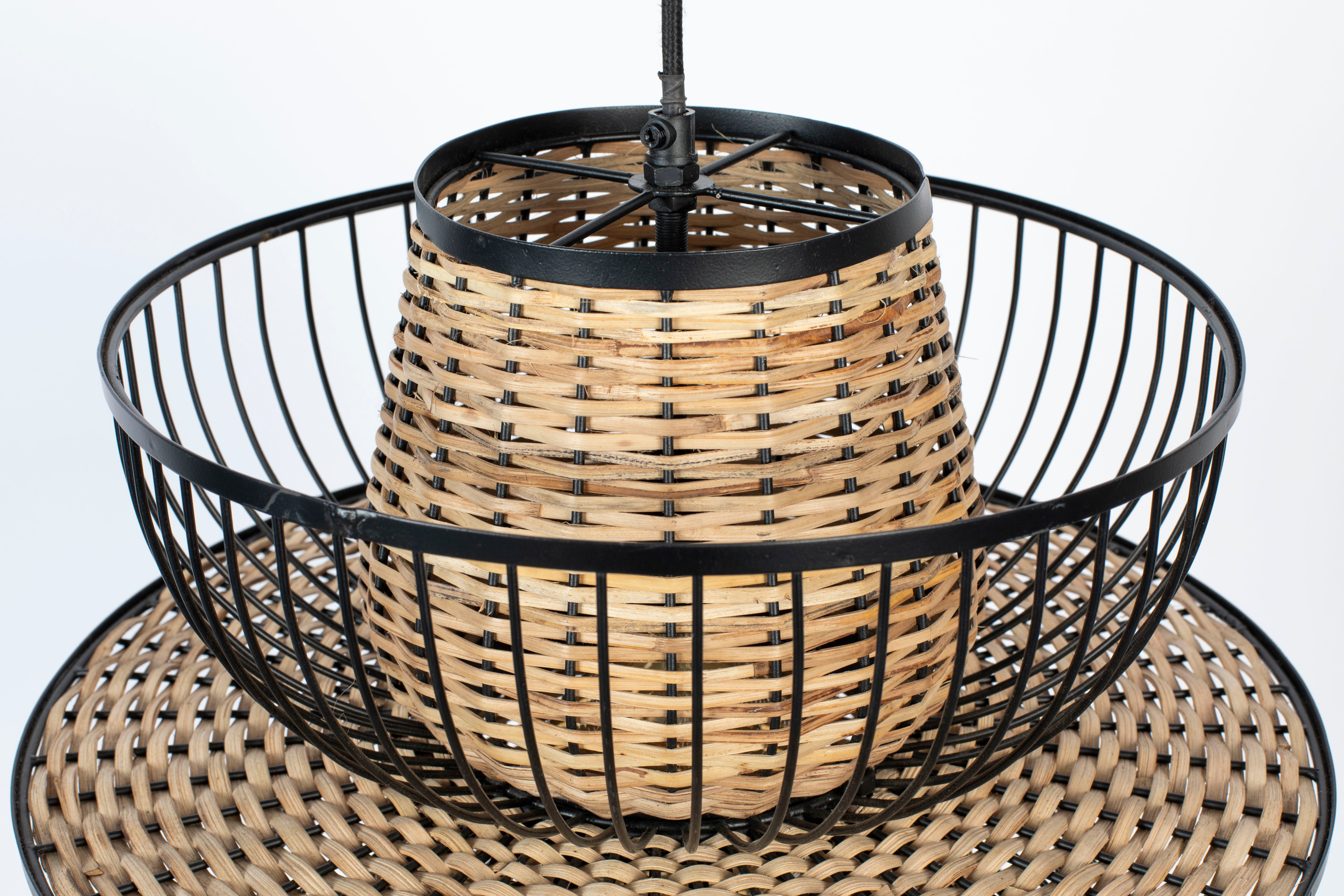 Závesná lampa CARMEN čierna s prírodným povrchom