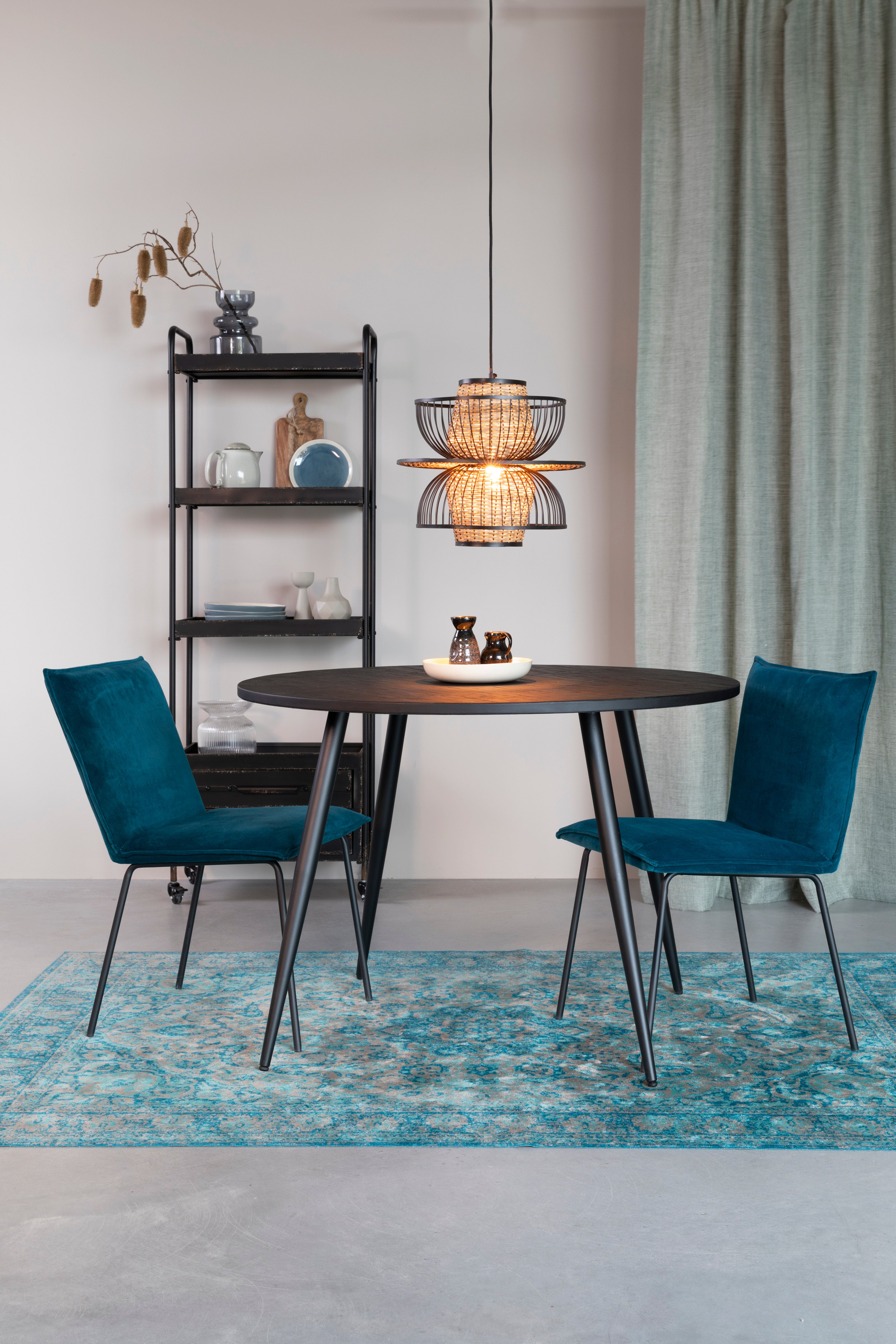 Závesná lampa CARMEN čierna s prírodným povrchom