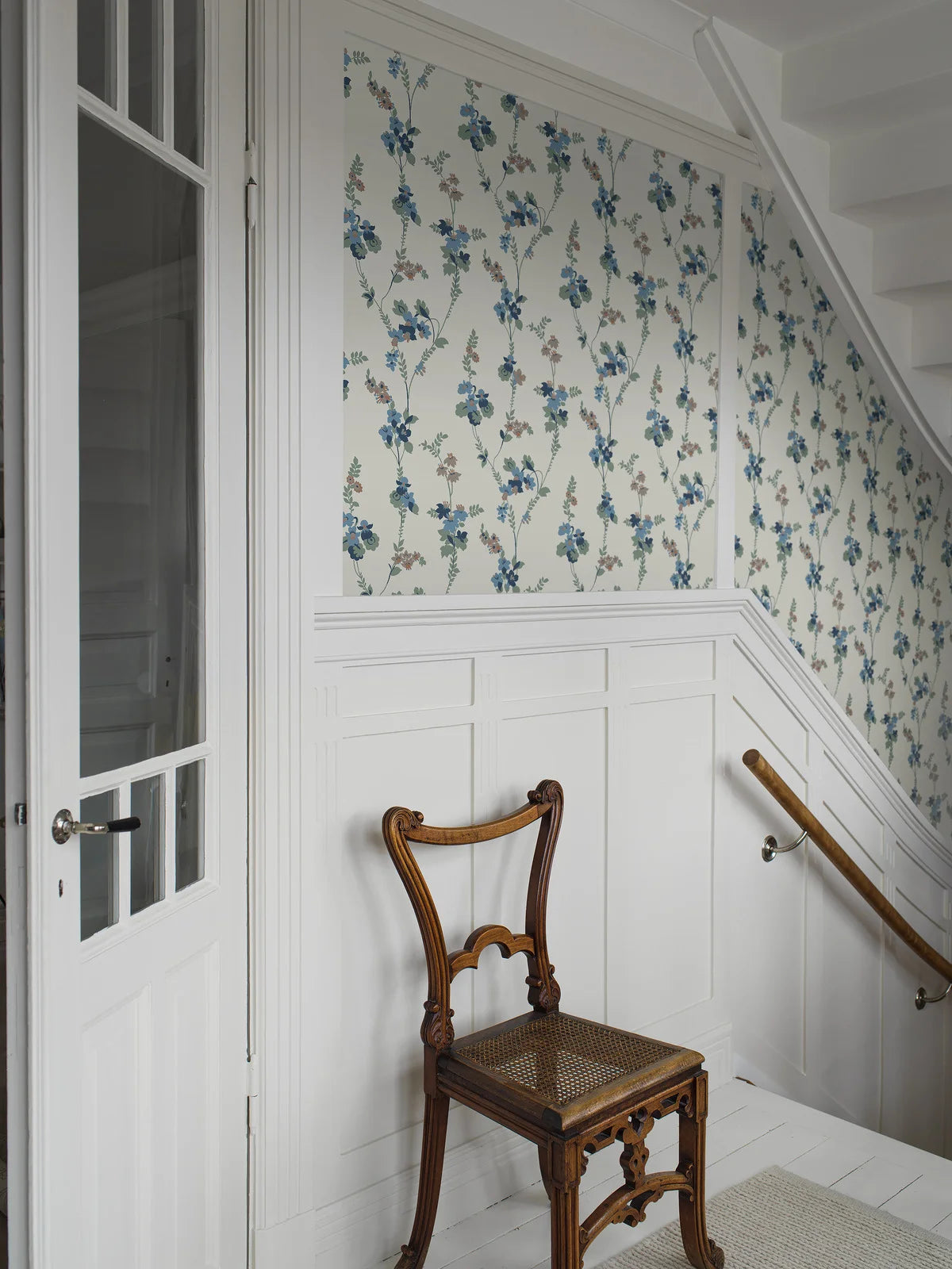 Cream floral pattern wallpaper VERA with blue