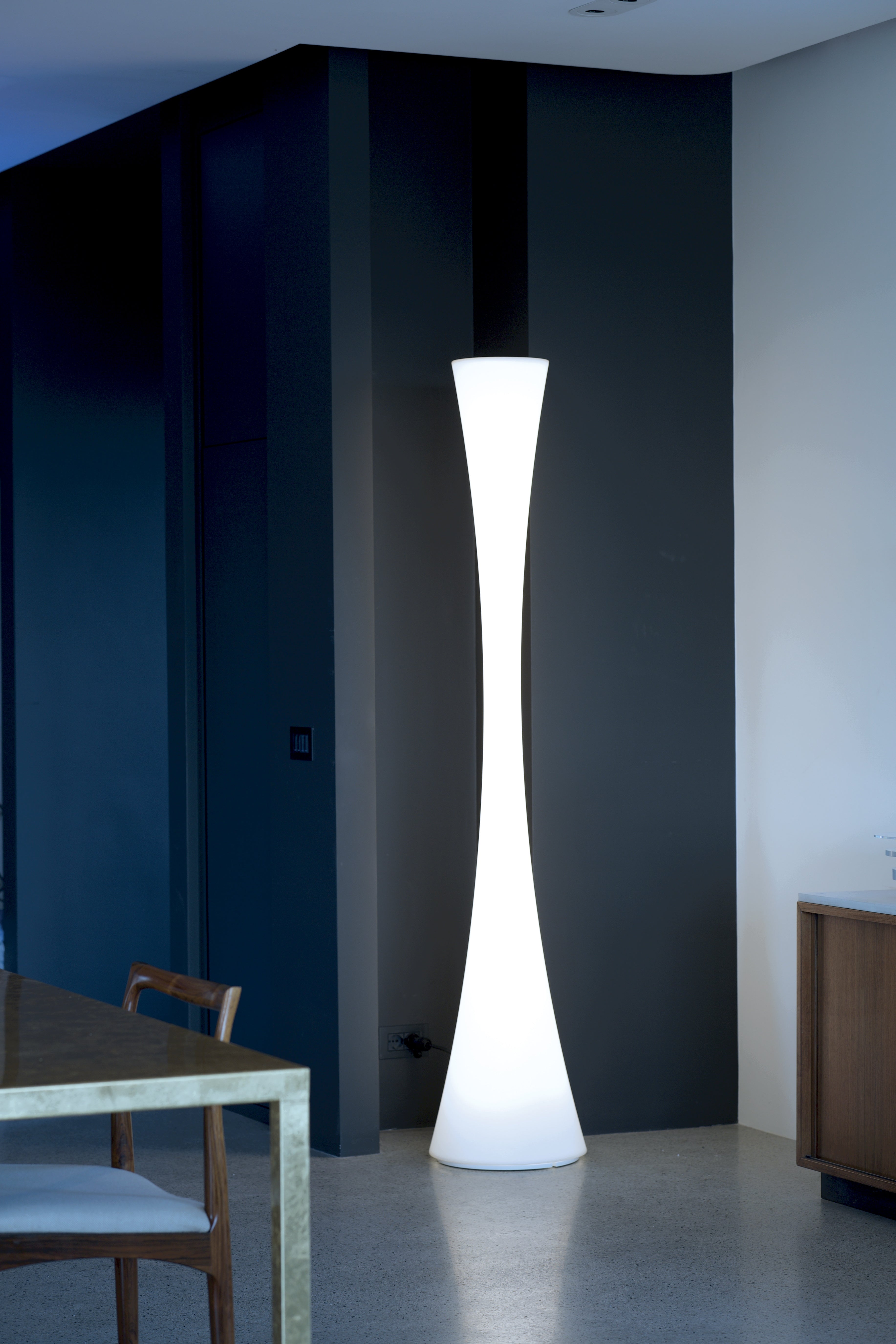 BICONICA Floor Lamp in Glossy White