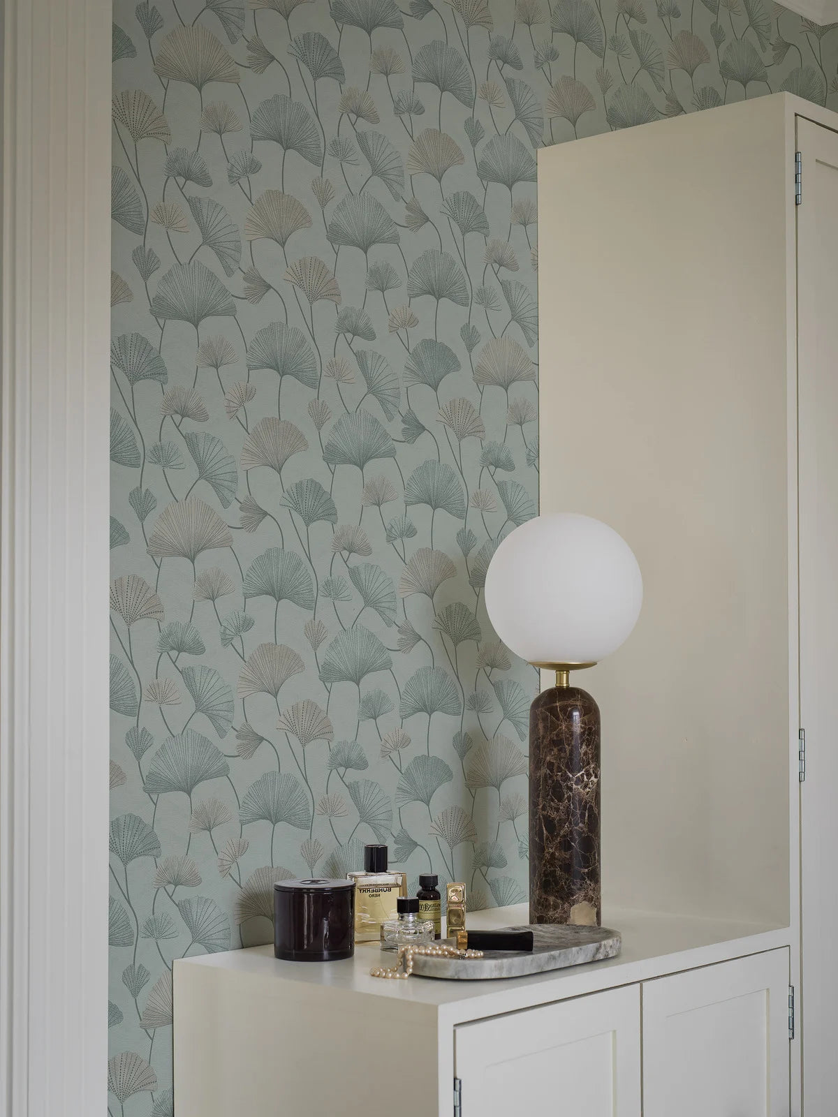 Tapeta so štruktúrou a rastlinným motívom SOPHIA, tlmená zelená