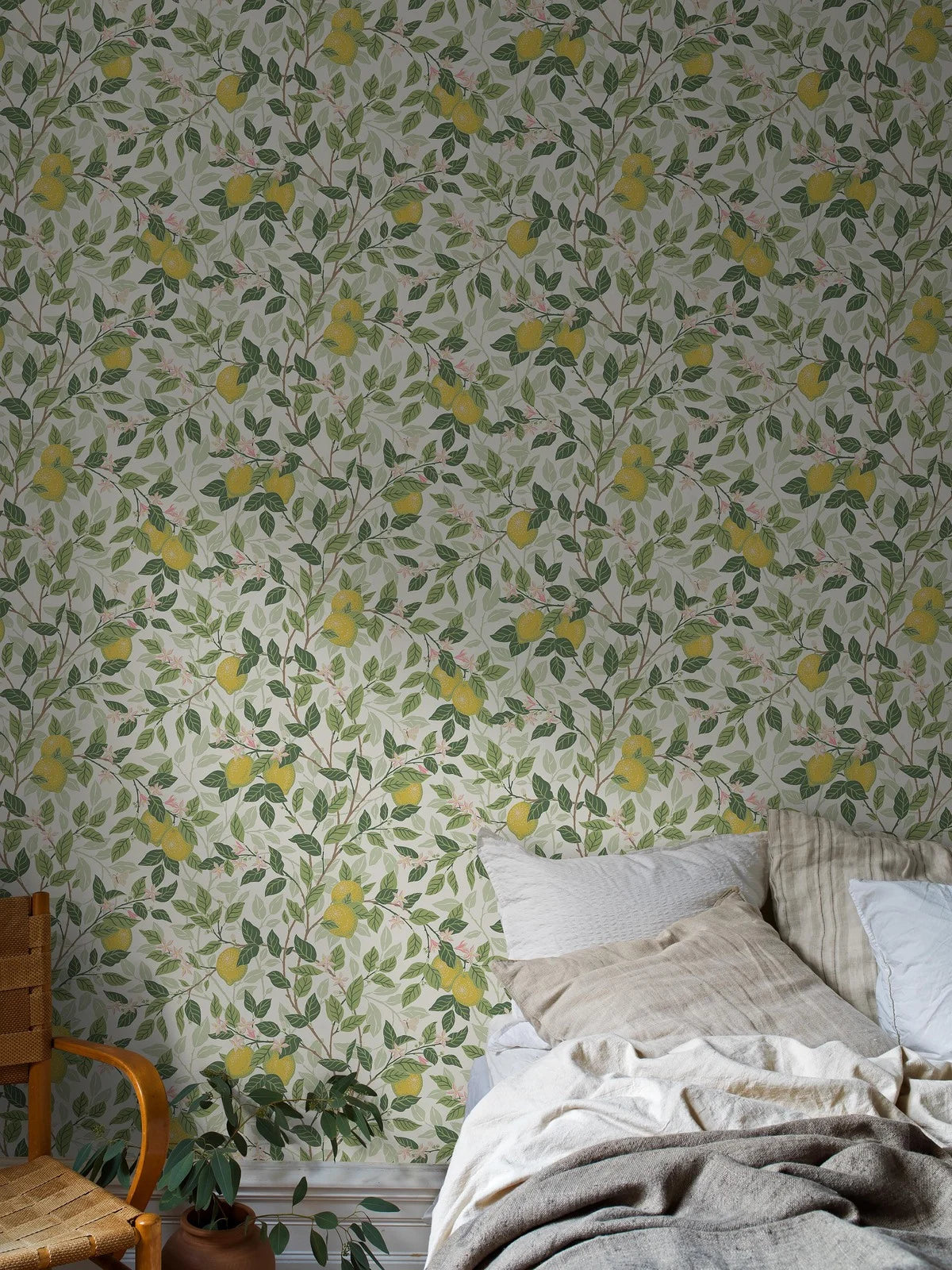 Papierová flizelínová tapeta s rastlinným vzorom CITRONTRÄD biela so zelenou