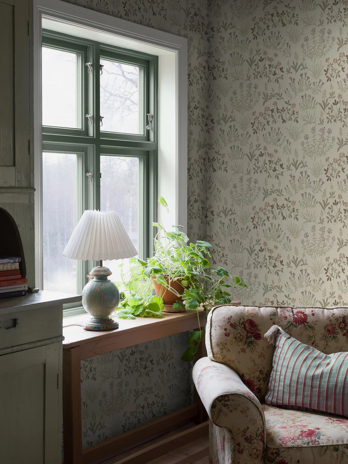 Tapeta s rastlinným motívom kvetov NORAS ANG béžová s hnedou