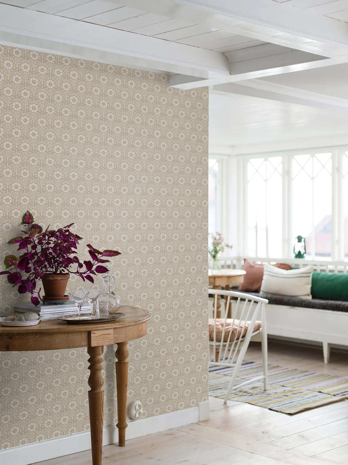 Floral Pattern Wallpaper NYPONROS Brown with White